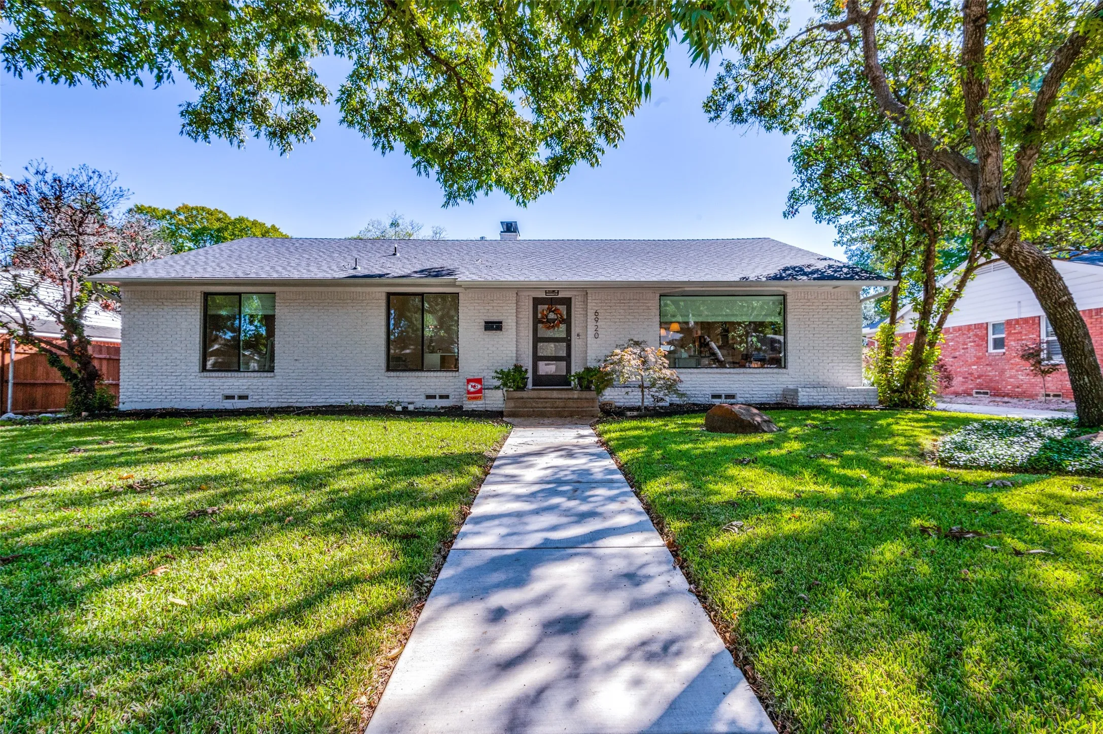 Single Family Residence For Rent in Dallas County , 6920 Winchester Street, Dallas, Texas 75231, 3 Bedroom, 3 Bathroom, 2 Garage spaces, 2,117 Sqft, built in 1957, mls#21376211, Real Estate Agent in Dallas, Homes For Rent in Dallas county, Homes For Rent in Dallas, Realtor in Dallas Texas, Real Estate Brokerage Independent Realty Texas, Luminita Cordes Realtor