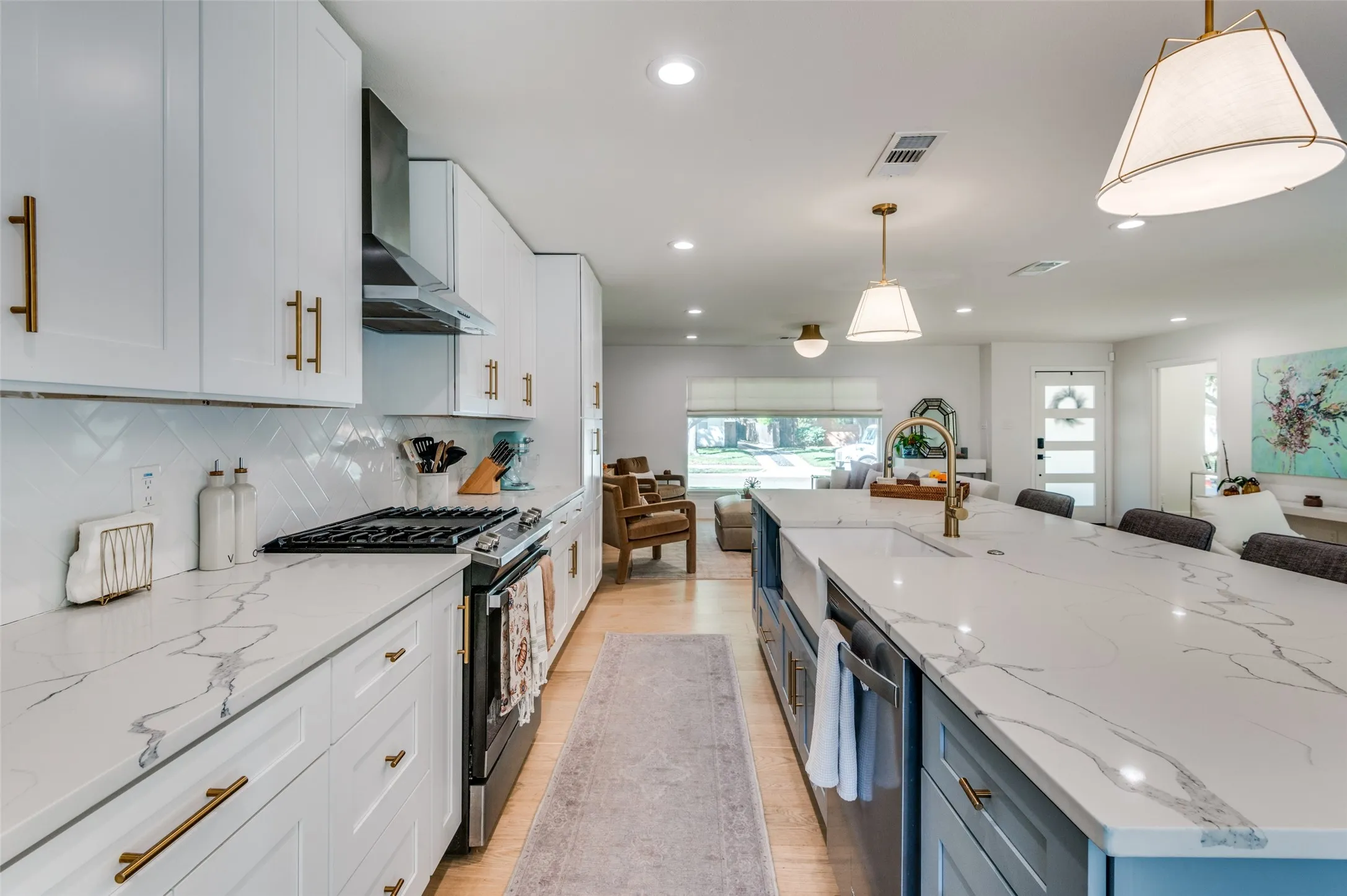 Single Family Residence For Rent in Dallas County , 6920 Winchester Street, Dallas, Texas 75231, 3 Bedroom, 3 Bathroom, 2 Garage spaces, 2,117 Sqft, built in 1957, mls#21376211, Real Estate Agent in Dallas, Homes For Rent in Dallas county, Homes For Rent in Dallas, Realtor in Dallas Texas, Real Estate Brokerage Independent Realty Texas, Luminita Cordes Realtor