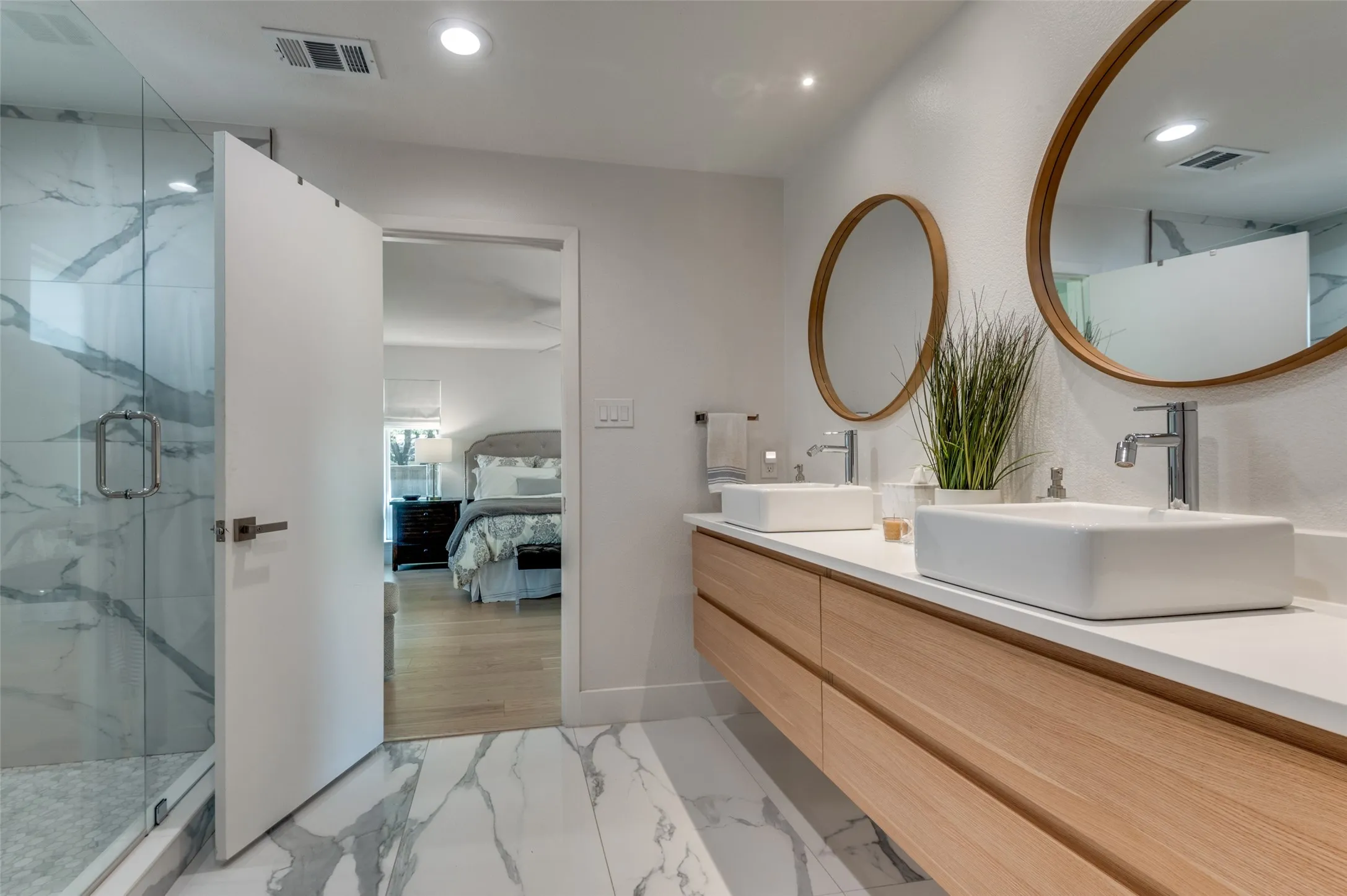 Single Family Residence For Rent in Dallas County , 6920 Winchester Street, Dallas, Texas 75231, 3 Bedroom, 3 Bathroom, 2 Garage spaces, 2,117 Sqft, built in 1957, mls#21376211, Real Estate Agent in Dallas, Homes For Rent in Dallas county, Homes For Rent in Dallas, Realtor in Dallas Texas, Real Estate Brokerage Independent Realty Texas, Luminita Cordes Realtor
