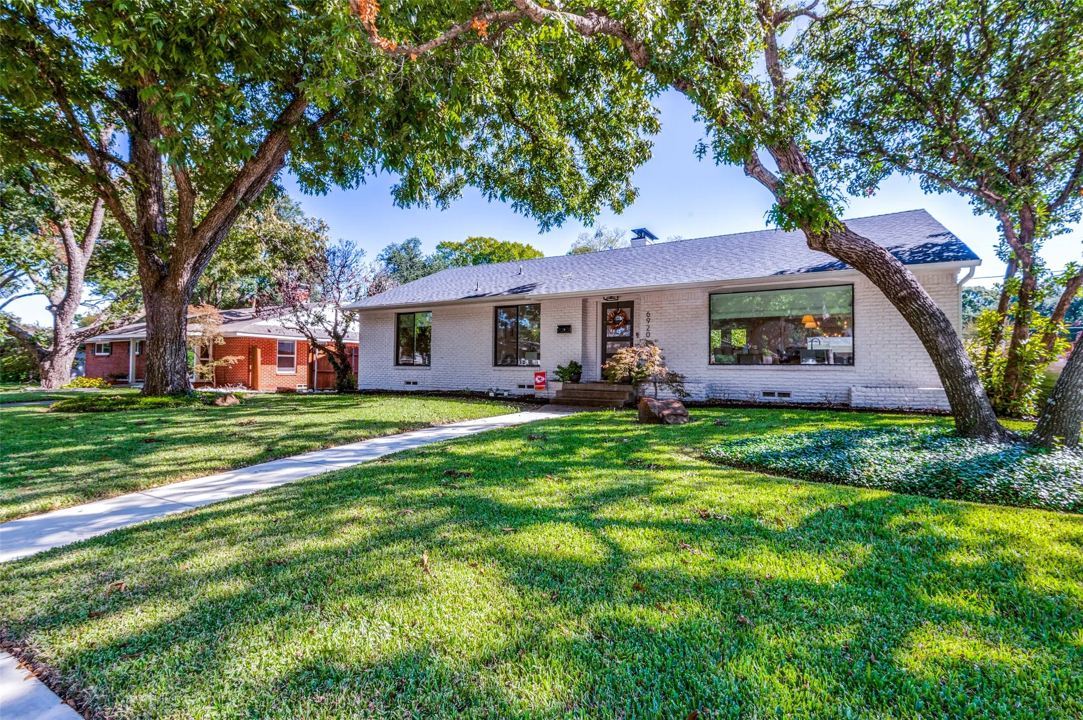 Single Family Residence For Rent in Dallas County , 6920 Winchester Street, Dallas, Texas 75231, 3 Bedroom, 3 Bathroom, 2 Garage spaces, 2,117 Sqft, built in 1957, mls#21376211, Real Estate Agent in Dallas, Homes For Rent in Dallas county, Homes For Rent in Dallas, Realtor in Dallas Texas, Real Estate Brokerage Independent Realty Texas, Luminita Cordes Realtor
