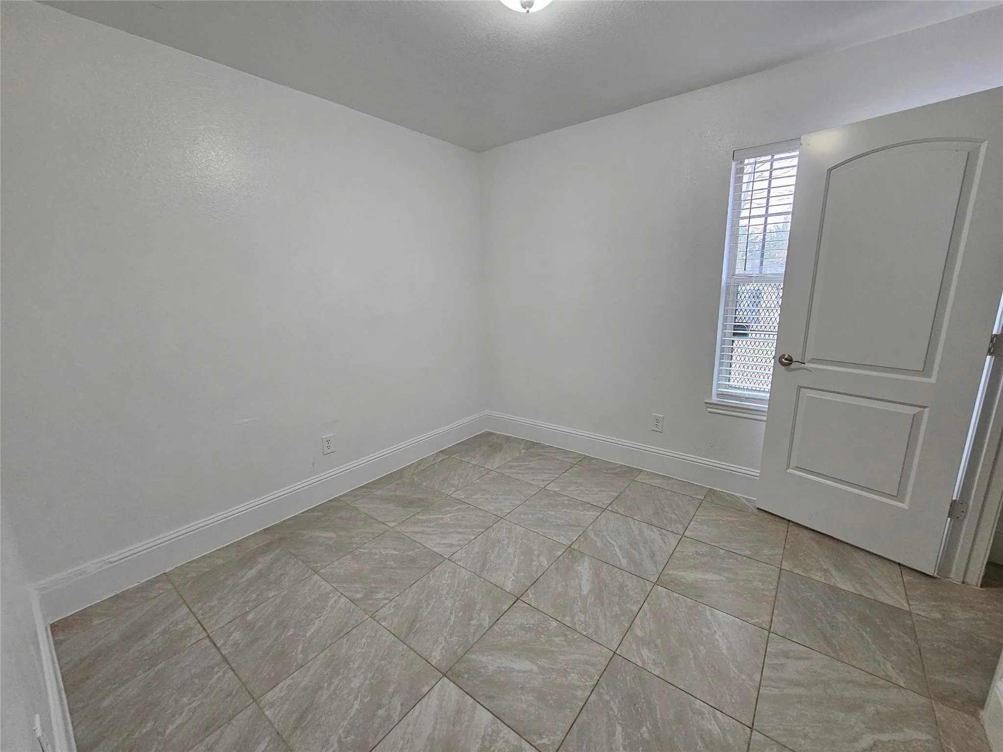 Duplex For Rent in Dallas County , 1615 Herald Street 1613, Dallas, Texas 75215, 3 Bedroom, 2 Bathroom, Garage spaces, 999 Sqft, built in 2007, mls#21374278, Real Estate Agent in Dallas, Homes For Rent in Dallas county, Homes For Rent in Dallas, Realtor in Dallas Texas, Real Estate Brokerage Independent Realty Texas, Luminita Cordes Realtor