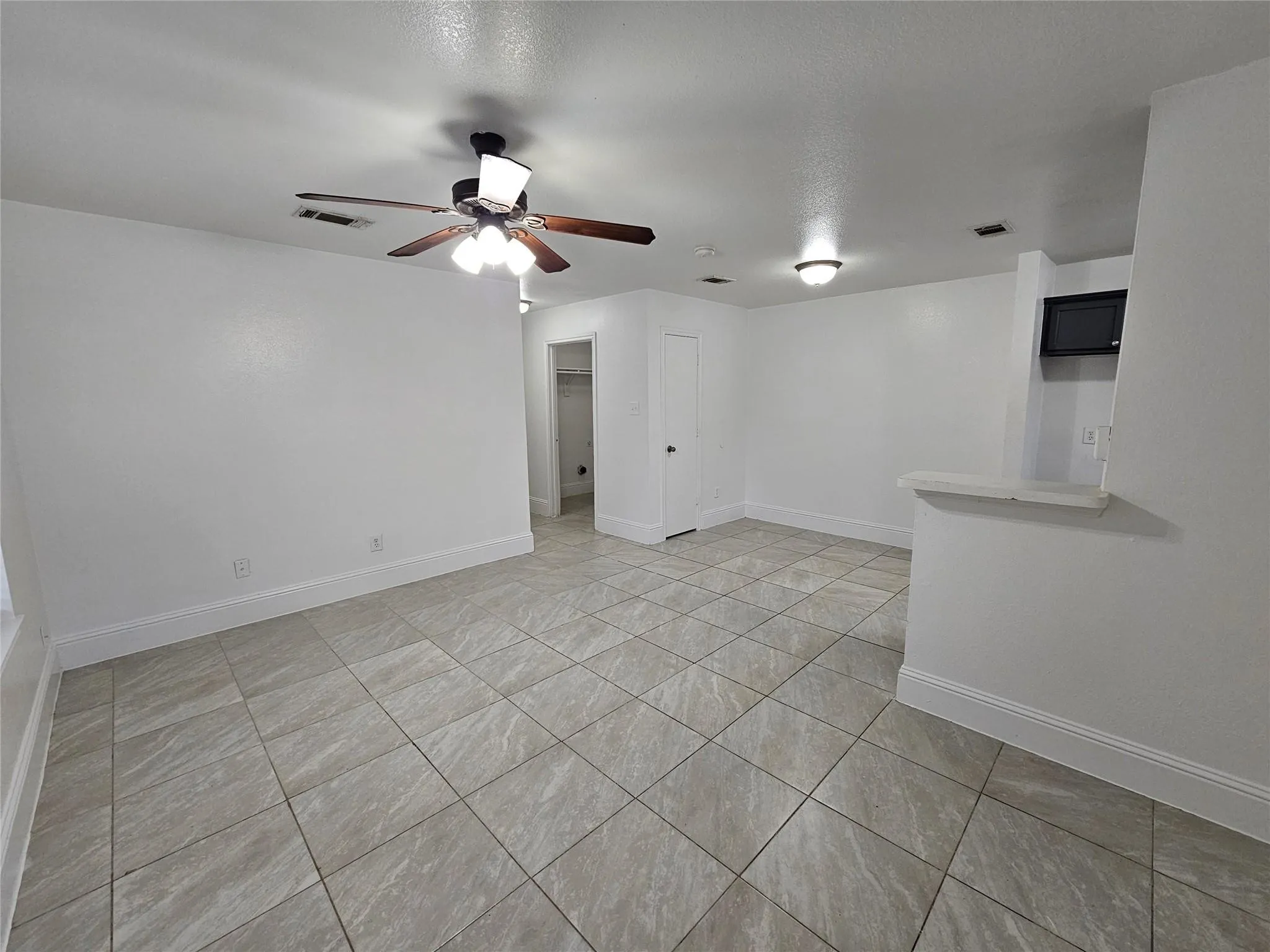 Duplex For Rent in Dallas County , 1615 Herald Street 1613, Dallas, Texas 75215, 3 Bedroom, 2 Bathroom, Garage spaces, 999 Sqft, built in 2007, mls#21374278, Real Estate Agent in Dallas, Homes For Rent in Dallas county, Homes For Rent in Dallas, Realtor in Dallas Texas, Real Estate Brokerage Independent Realty Texas, Luminita Cordes Realtor