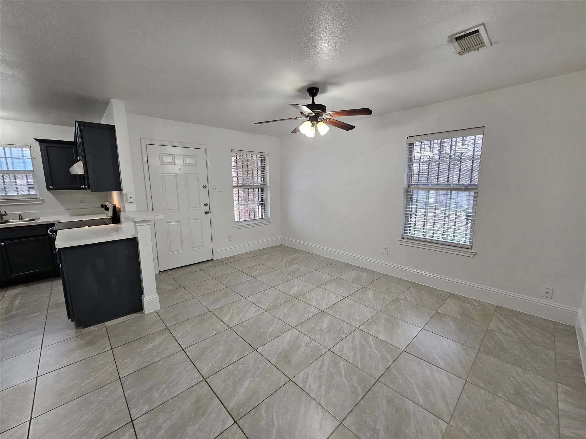 Duplex For Rent in Dallas County , 1615 Herald Street 1613, Dallas, Texas 75215, 3 Bedroom, 2 Bathroom, Garage spaces, 999 Sqft, built in 2007, mls#21374278, Real Estate Agent in Dallas, Homes For Rent in Dallas county, Homes For Rent in Dallas, Realtor in Dallas Texas, Real Estate Brokerage Independent Realty Texas, Luminita Cordes Realtor