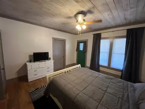 Single Family Residence For Rent in Taylor County , 1426 Cedar Street, Abilene, Texas 79601, 2 Bedroom, 1 Bathroom, Garage spaces, 1,064 Sqft, built in 1926, mls#21376307, Real Estate Agent in Abilene, Homes For Rent in Taylor county, Homes For Rent in Abilene, Realtor in Abilene Texas, Real Estate Brokerage Independent Realty Texas, Luminita Cordes Realtor