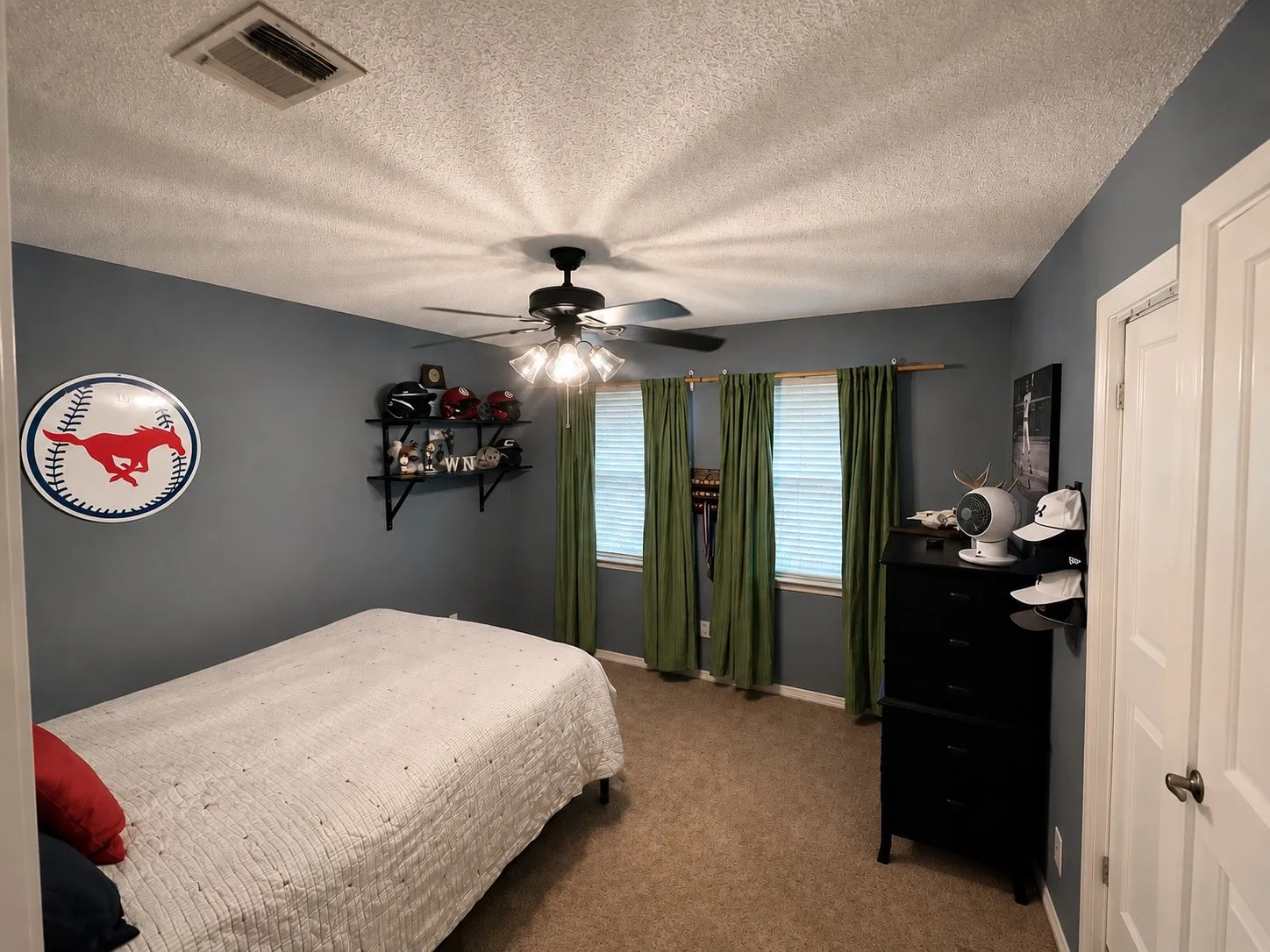 Single Family Residence For Sale in Tarrant County , 2858 Cresthaven Drive, Grapevine, Texas 76051, 3 Bedroom, 2 Bathroom, 2 Garage spaces, 1,894 Sqft, built in 1980, mls#21376127, Real Estate Agent in Grapevine, Homes For Sale in Tarrant county, Homes For Sale in Grapevine, Realtor in Grapevine Texas, Real Estate Brokerage Independent Realty Texas, Luminita Cordes Realtor