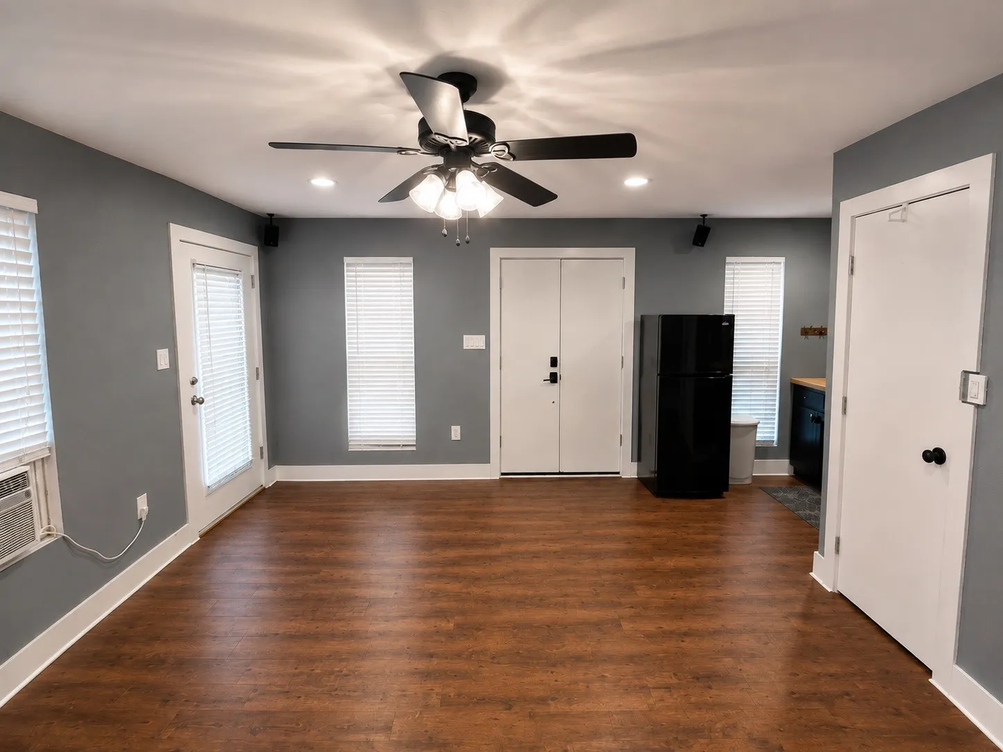 Single Family Residence For Sale in Tarrant County , 2858 Cresthaven Drive, Grapevine, Texas 76051, 3 Bedroom, 2 Bathroom, 2 Garage spaces, 1,894 Sqft, built in 1980, mls#21376127, Real Estate Agent in Grapevine, Homes For Sale in Tarrant county, Homes For Sale in Grapevine, Realtor in Grapevine Texas, Real Estate Brokerage Independent Realty Texas, Luminita Cordes Realtor