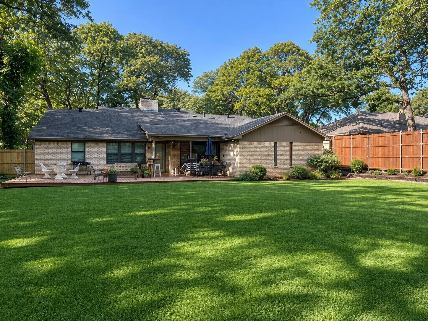 Single Family Residence For Sale in Tarrant County , 2858 Cresthaven Drive, Grapevine, Texas 76051, 3 Bedroom, 2 Bathroom, 2 Garage spaces, 1,894 Sqft, built in 1980, mls#21376127, Real Estate Agent in Grapevine, Homes For Sale in Tarrant county, Homes For Sale in Grapevine, Realtor in Grapevine Texas, Real Estate Brokerage Independent Realty Texas, Luminita Cordes Realtor