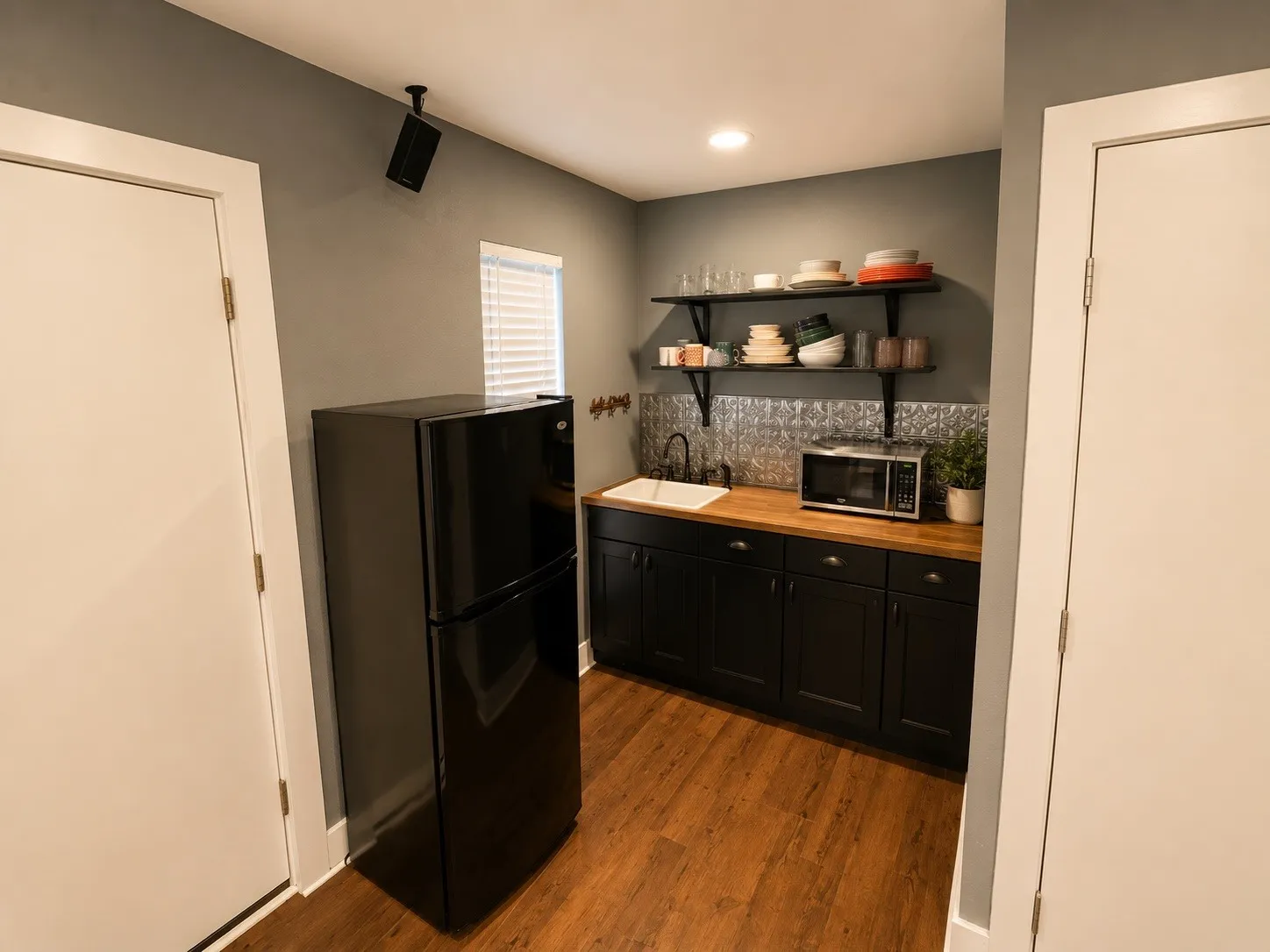 Single Family Residence For Sale in Tarrant County , 2858 Cresthaven Drive, Grapevine, Texas 76051, 3 Bedroom, 2 Bathroom, 2 Garage spaces, 1,894 Sqft, built in 1980, mls#21376127, Real Estate Agent in Grapevine, Homes For Sale in Tarrant county, Homes For Sale in Grapevine, Realtor in Grapevine Texas, Real Estate Brokerage Independent Realty Texas, Luminita Cordes Realtor