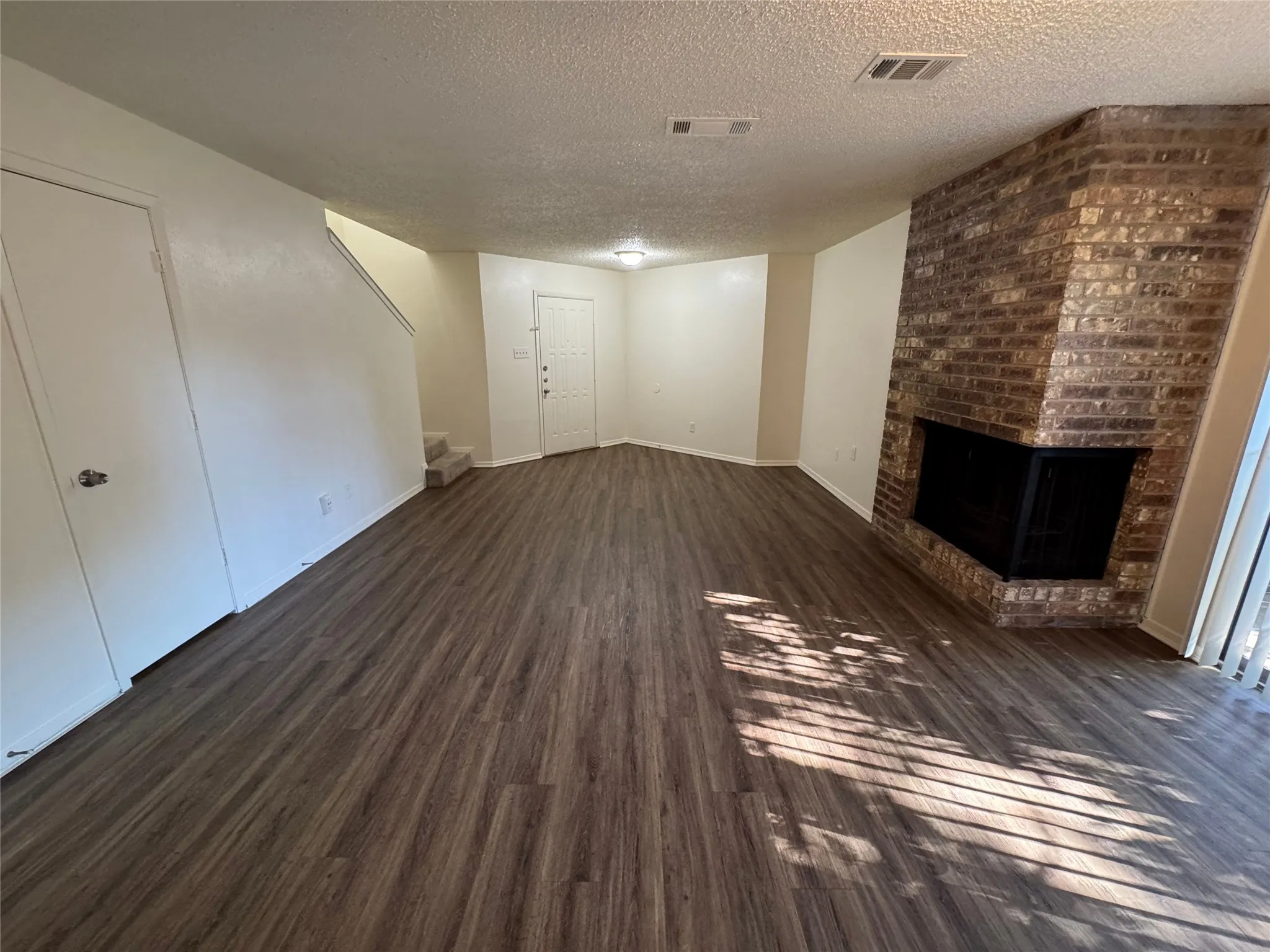 Quadruplex For Rent in Tarrant County , 3514 Smith Barry Road, Pantego, Texas 76013, 2 Bedroom, 3 Bathroom, Garage spaces, 1,200 Sqft, built in 1980, mls#21376309, Real Estate Agent in Pantego, Homes For Rent in Tarrant county, Homes For Rent in Pantego, Realtor in Pantego Texas, Real Estate Brokerage Independent Realty Texas, Luminita Cordes Realtor