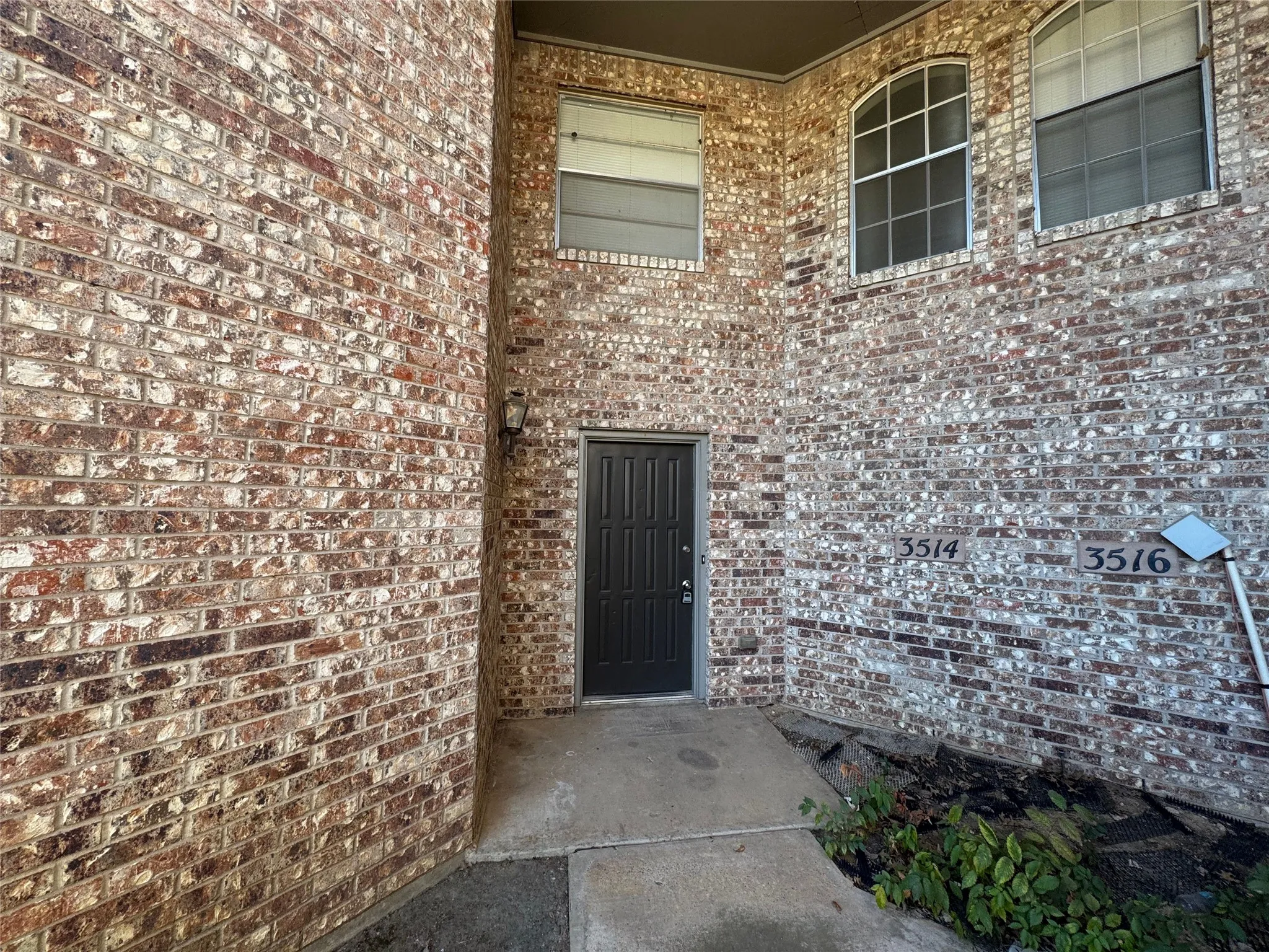 Quadruplex For Rent in Tarrant County , 3514 Smith Barry Road, Pantego, Texas 76013, 2 Bedroom, 3 Bathroom, Garage spaces, 1,200 Sqft, built in 1980, mls#21376309, Real Estate Agent in Pantego, Homes For Rent in Tarrant county, Homes For Rent in Pantego, Realtor in Pantego Texas, Real Estate Brokerage Independent Realty Texas, Luminita Cordes Realtor