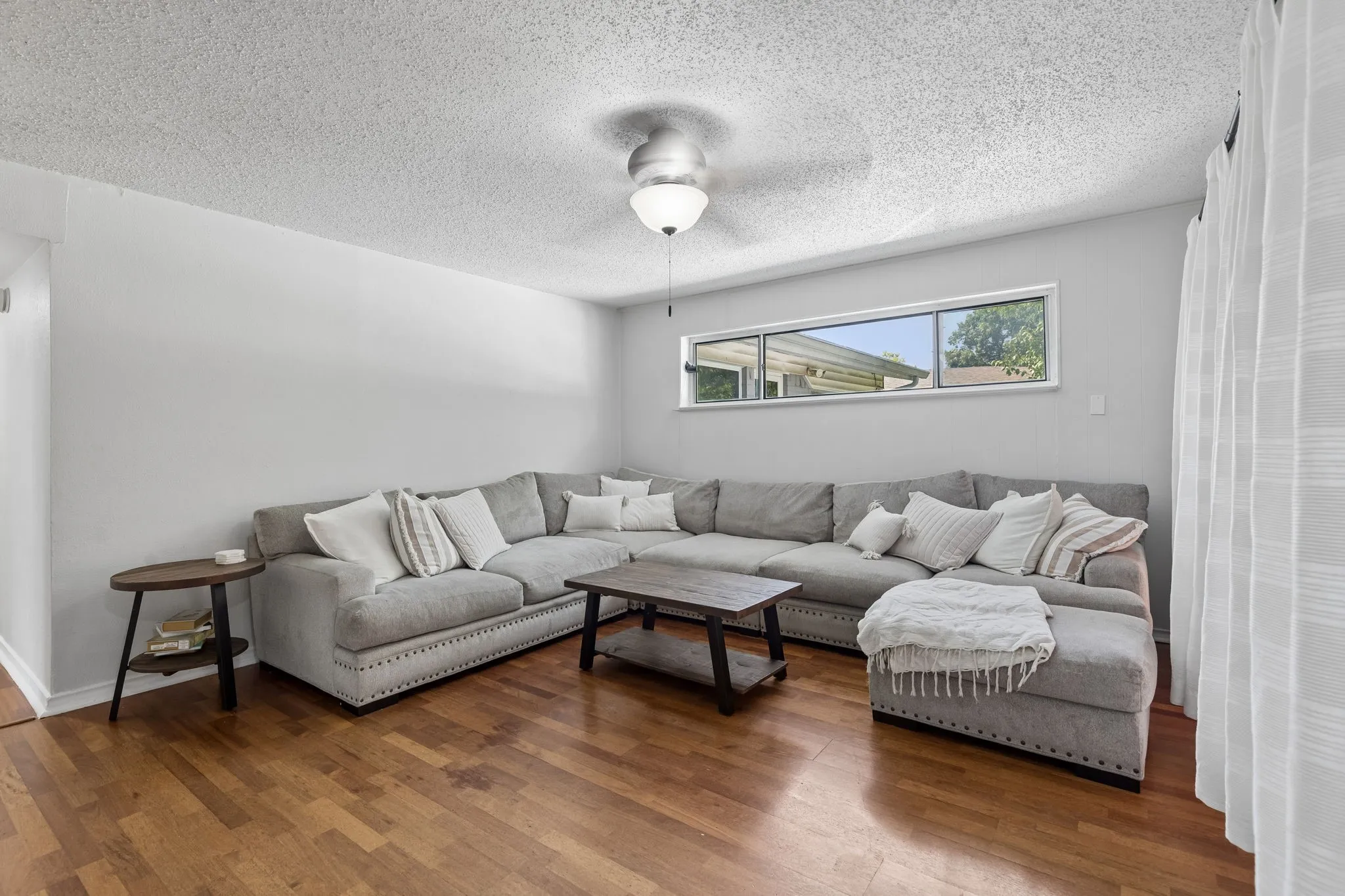 Single Family Residence For Sale in Dallas County , 13955 Birchlawn Drive, Farmers Branch, Texas 75234, 3 Bedroom, 2 Bathroom, 1 Garage spaces, 1,607 Sqft, built in 1956, mls#21376286, Real Estate Agent in Farmers Branch, Homes For Sale in Dallas county, Homes For Sale in Farmers Branch, Realtor in Farmers Branch Texas, Real Estate Brokerage Independent Realty Texas, Luminita Cordes Realtor