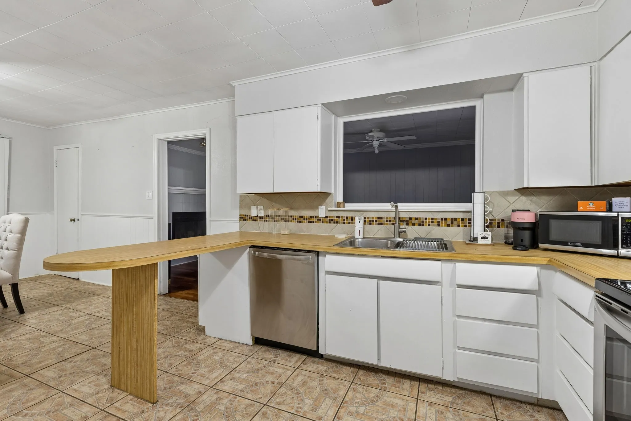 Single Family Residence For Sale in Dallas County , 13955 Birchlawn Drive, Farmers Branch, Texas 75234, 3 Bedroom, 2 Bathroom, 1 Garage spaces, 1,607 Sqft, built in 1956, mls#21376286, Real Estate Agent in Farmers Branch, Homes For Sale in Dallas county, Homes For Sale in Farmers Branch, Realtor in Farmers Branch Texas, Real Estate Brokerage Independent Realty Texas, Luminita Cordes Realtor