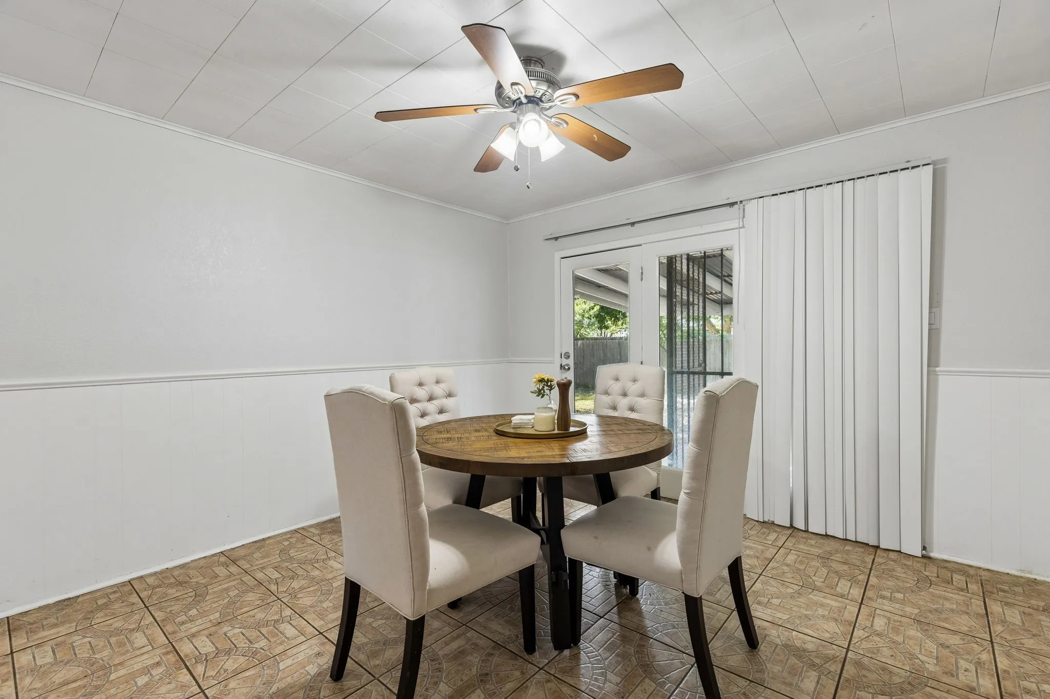 Single Family Residence For Sale in Dallas County , 13955 Birchlawn Drive, Farmers Branch, Texas 75234, 3 Bedroom, 2 Bathroom, 1 Garage spaces, 1,607 Sqft, built in 1956, mls#21376286, Real Estate Agent in Farmers Branch, Homes For Sale in Dallas county, Homes For Sale in Farmers Branch, Realtor in Farmers Branch Texas, Real Estate Brokerage Independent Realty Texas, Luminita Cordes Realtor