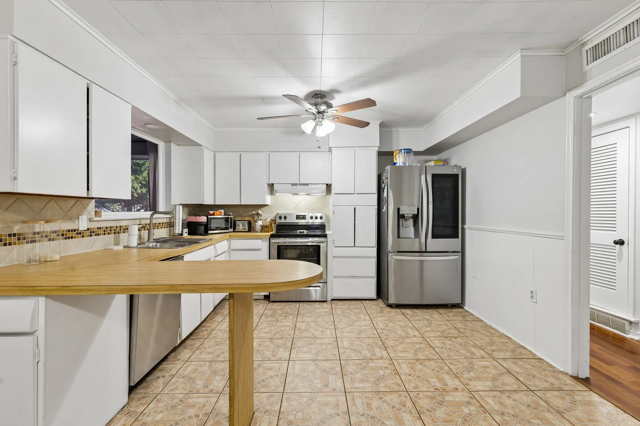 Single Family Residence For Sale in Dallas County , 13955 Birchlawn Drive, Farmers Branch, Texas 75234, 3 Bedroom, 2 Bathroom, 1 Garage spaces, 1,607 Sqft, built in 1956, mls#21376286, Real Estate Agent in Farmers Branch, Homes For Sale in Dallas county, Homes For Sale in Farmers Branch, Realtor in Farmers Branch Texas, Real Estate Brokerage Independent Realty Texas, Luminita Cordes Realtor