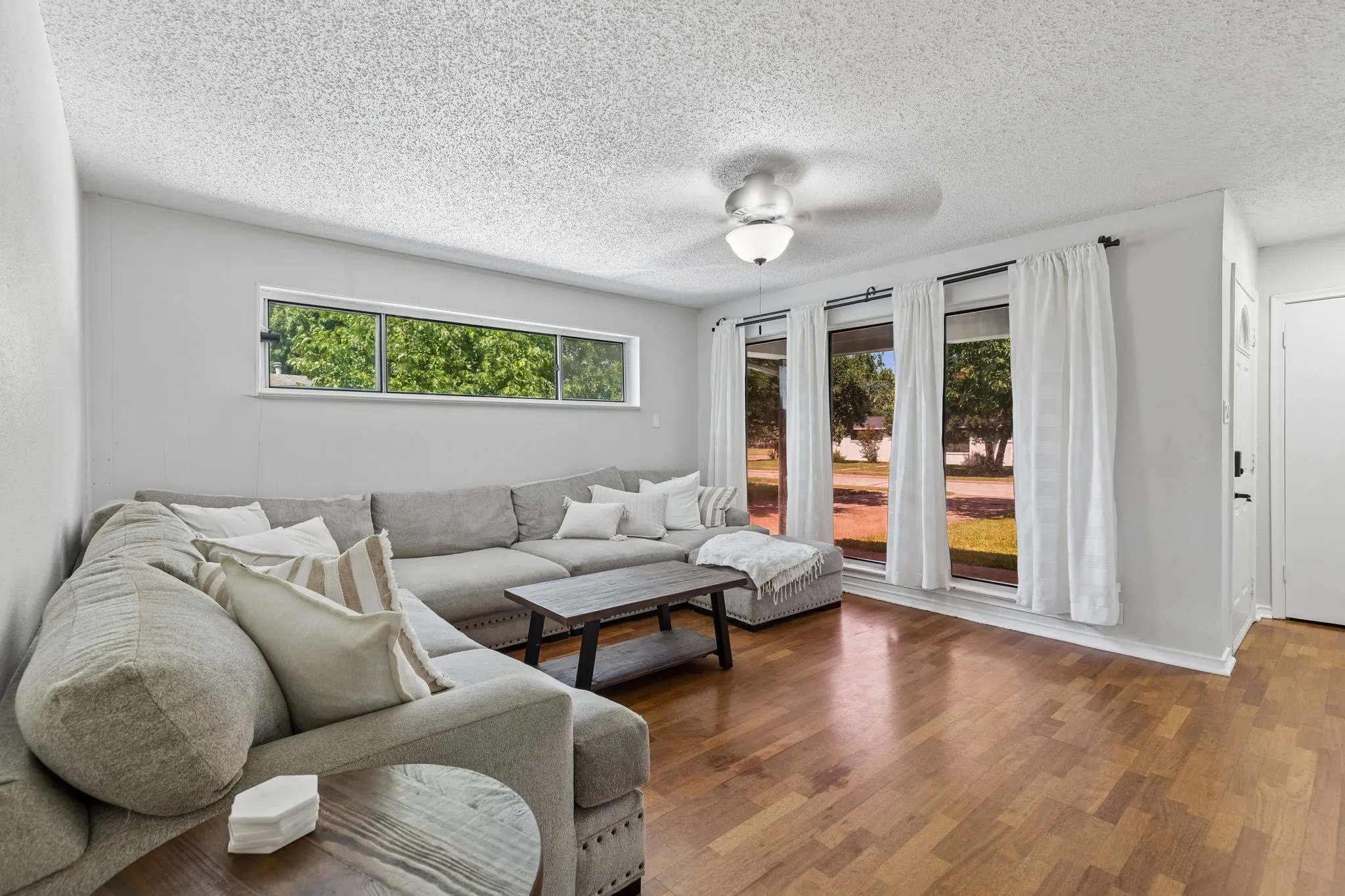 Single Family Residence For Sale in Dallas County , 13955 Birchlawn Drive, Farmers Branch, Texas 75234, 3 Bedroom, 2 Bathroom, 1 Garage spaces, 1,607 Sqft, built in 1956, mls#21376286, Real Estate Agent in Farmers Branch, Homes For Sale in Dallas county, Homes For Sale in Farmers Branch, Realtor in Farmers Branch Texas, Real Estate Brokerage Independent Realty Texas, Luminita Cordes Realtor