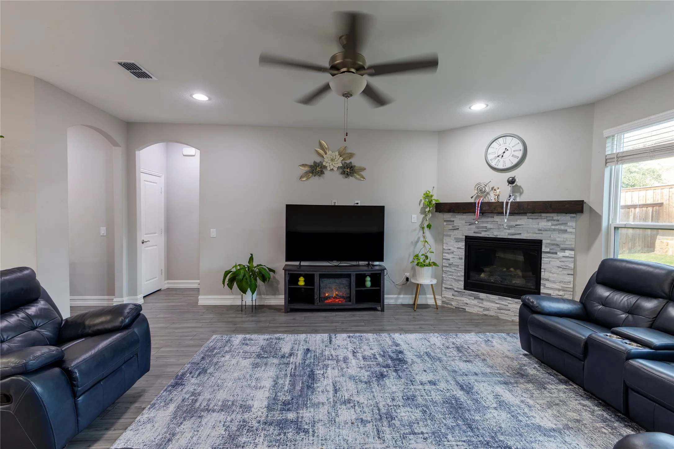Single Family Residence For Sale in Collin County , 3424 Etta Terrace, Celina, Texas 75009, 4 Bedroom, 3 Bathroom, 2 Garage spaces, 3,359 Sqft, built in 2021, mls#21376195, Real Estate Agent in Celina, Homes For Sale in Collin county, Homes For Sale in Celina, Realtor in Celina Texas, Real Estate Brokerage Independent Realty Texas, Luminita Cordes Realtor