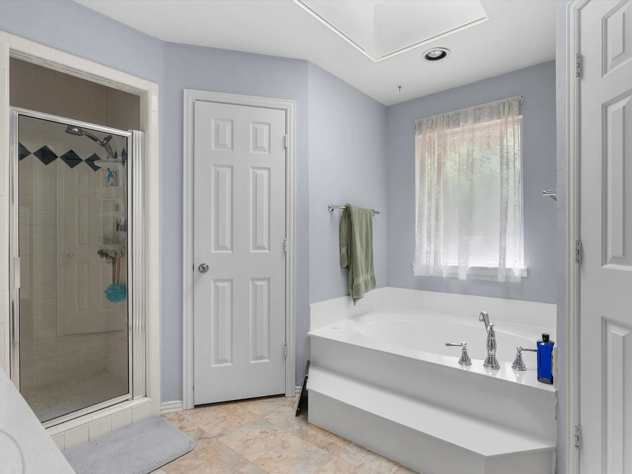 Single Family Residence For Sale in Dallas County , 3024 Encino Drive, Dallas, Texas 75228, 4 Bedroom, 3 Bathroom, 2 Garage spaces, 2,747 Sqft, built in 1991, mls#21376316, Real Estate Agent in Dallas, Homes For Sale in Dallas county, Homes For Sale in Dallas, Realtor in Dallas Texas, Real Estate Brokerage Independent Realty Texas, Luminita Cordes Realtor