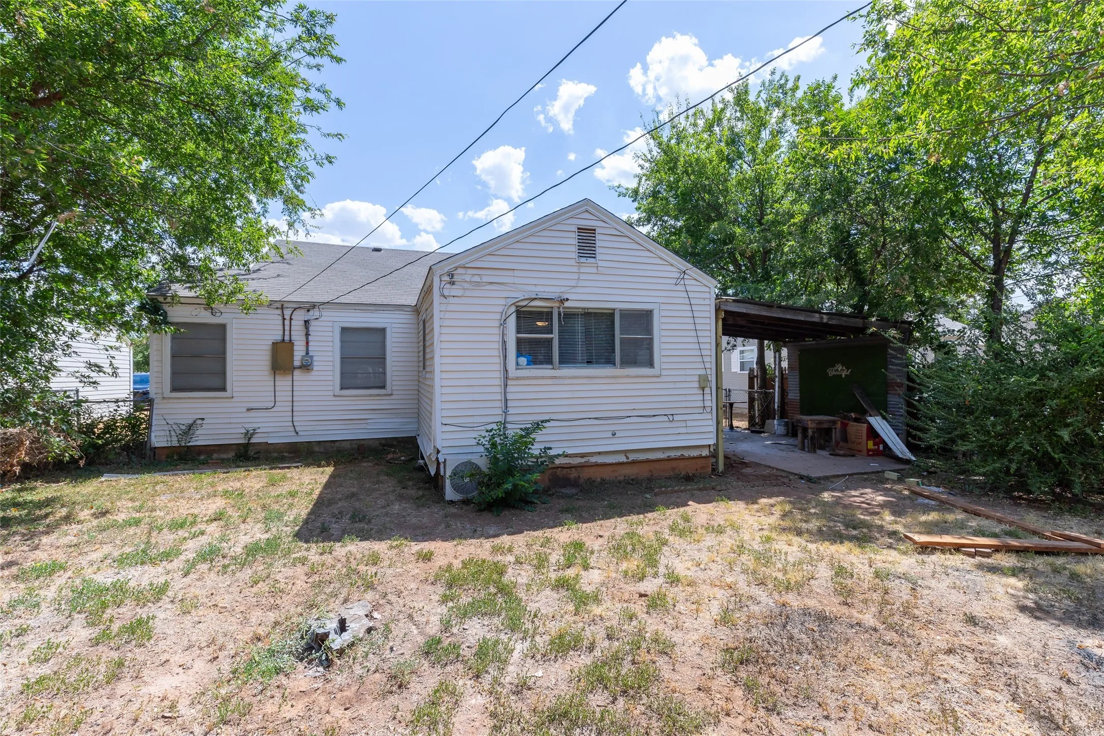 Single Family Residence For Sale in Taylor County , 3010 Bickley Street, Abilene, Texas 79605, 4 Bedroom, 2 Bathroom, Garage spaces, 1,050 Sqft, built in 1945, mls#21373908, Real Estate Agent in Abilene, Homes For Sale in Taylor county, Homes For Sale in Abilene, Realtor in Abilene Texas, Real Estate Brokerage Independent Realty Texas, Luminita Cordes Realtor