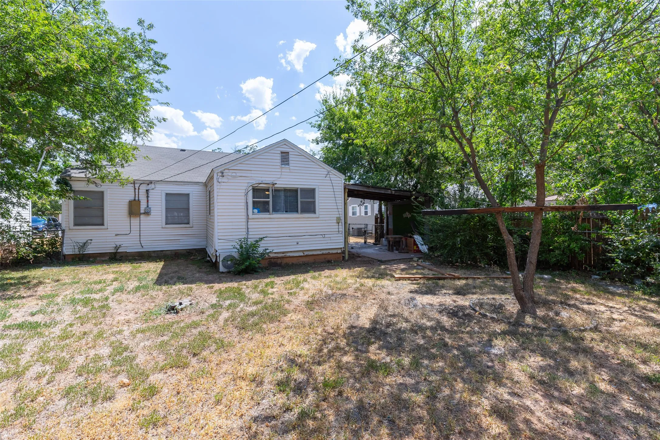 Single Family Residence For Sale in Taylor County , 3010 Bickley Street, Abilene, Texas 79605, 4 Bedroom, 2 Bathroom, Garage spaces, 1,050 Sqft, built in 1945, mls#21373908, Real Estate Agent in Abilene, Homes For Sale in Taylor county, Homes For Sale in Abilene, Realtor in Abilene Texas, Real Estate Brokerage Independent Realty Texas, Luminita Cordes Realtor