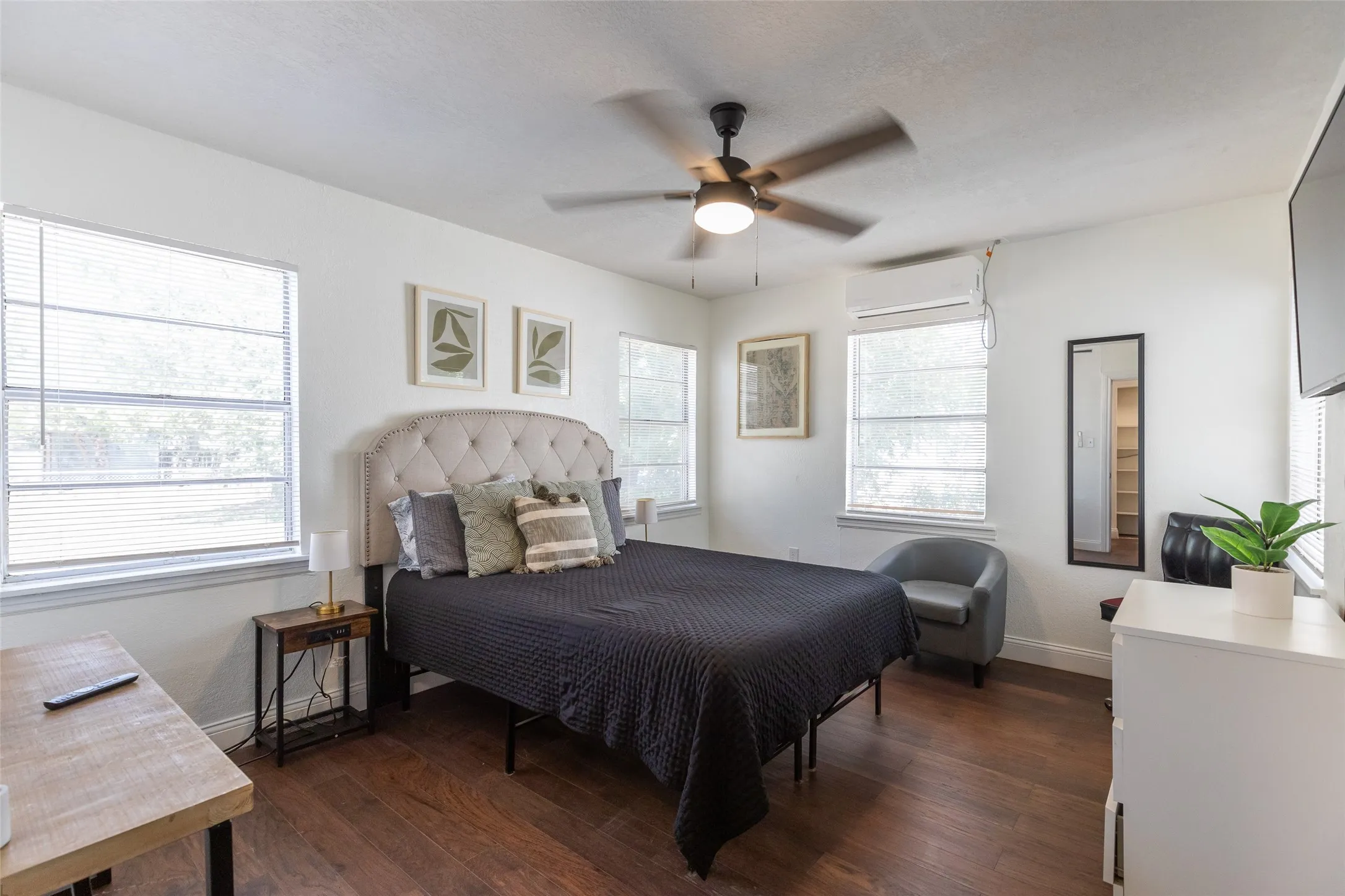 Single Family Residence For Sale in Taylor County , 3010 Bickley Street, Abilene, Texas 79605, 4 Bedroom, 2 Bathroom, Garage spaces, 1,050 Sqft, built in 1945, mls#21373908, Real Estate Agent in Abilene, Homes For Sale in Taylor county, Homes For Sale in Abilene, Realtor in Abilene Texas, Real Estate Brokerage Independent Realty Texas, Luminita Cordes Realtor