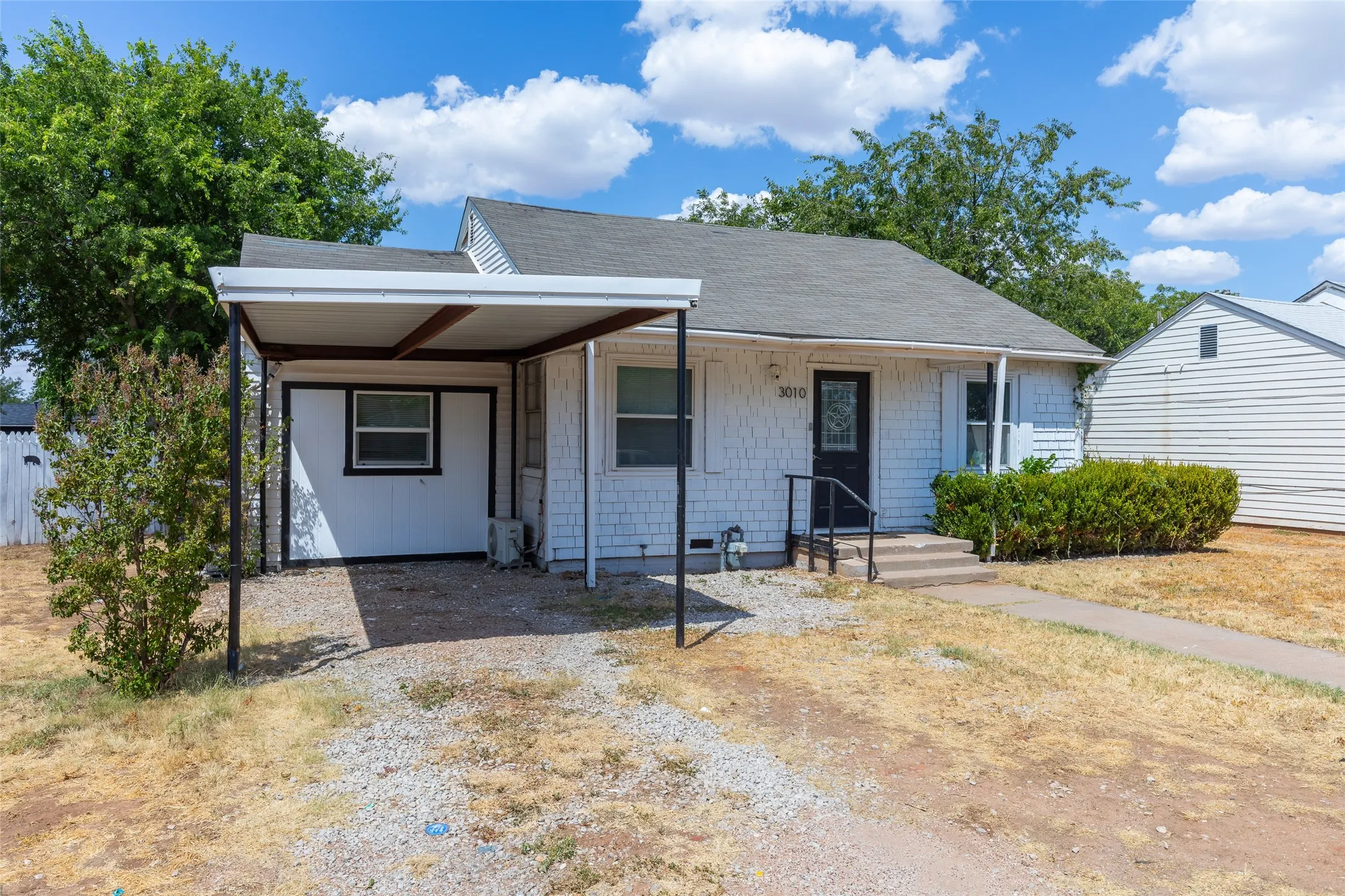 Single Family Residence For Sale in Taylor County , 3010 Bickley Street, Abilene, Texas 79605, 4 Bedroom, 2 Bathroom, Garage spaces, 1,050 Sqft, built in 1945, mls#21373908, Real Estate Agent in Abilene, Homes For Sale in Taylor county, Homes For Sale in Abilene, Realtor in Abilene Texas, Real Estate Brokerage Independent Realty Texas, Luminita Cordes Realtor