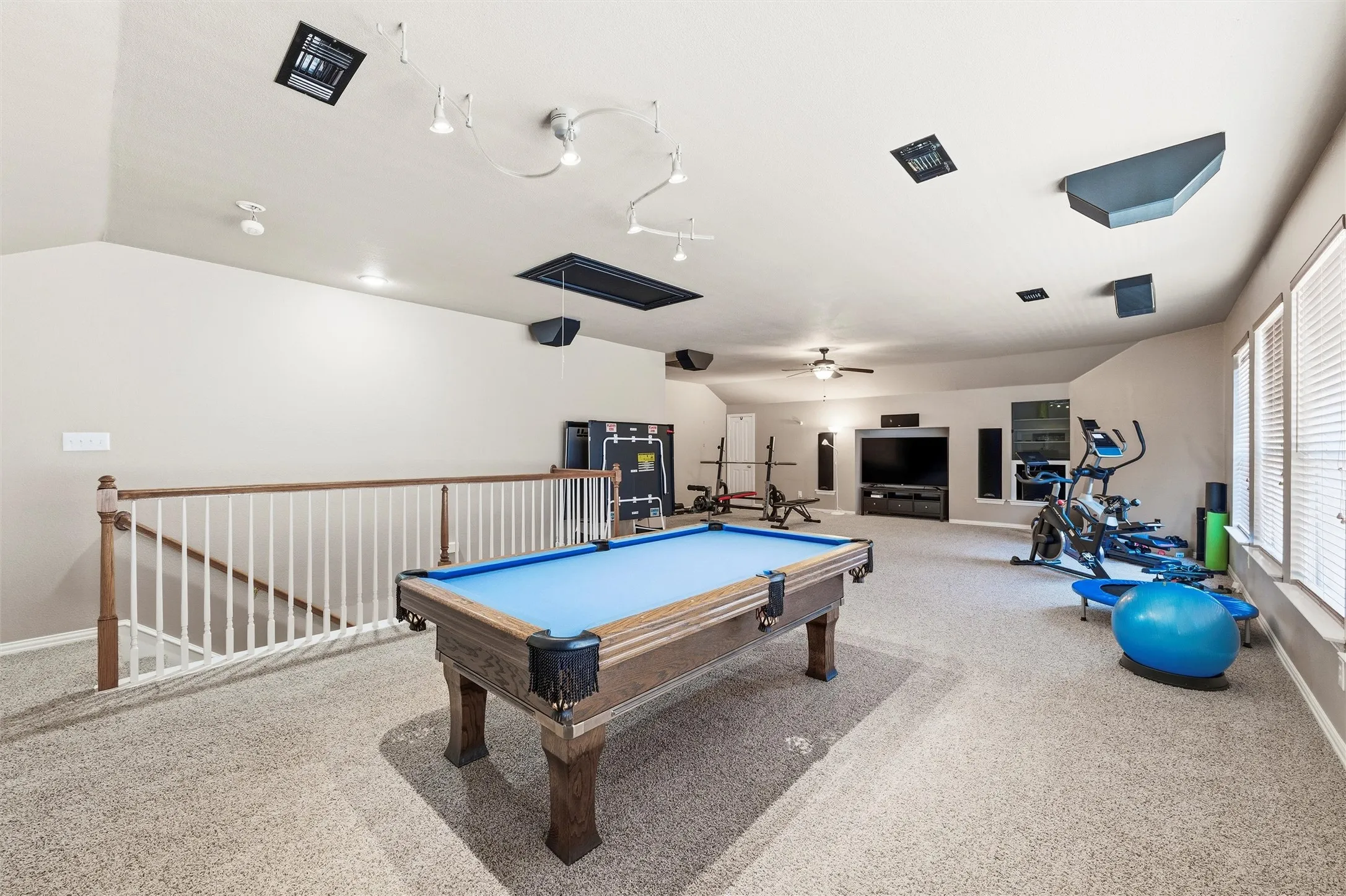 Single Family Residence For Sale in Tarrant County , 124 Myrtle Creek, Grapevine, Texas 76051, 3 Bedroom, 3 Bathroom, 2 Garage spaces, 3,047 Sqft, built in 2002, mls#21375989, Real Estate Agent in Grapevine, Homes For Sale in Tarrant county, Homes For Sale in Grapevine, Realtor in Grapevine Texas, Real Estate Brokerage Independent Realty Texas, Luminita Cordes Realtor