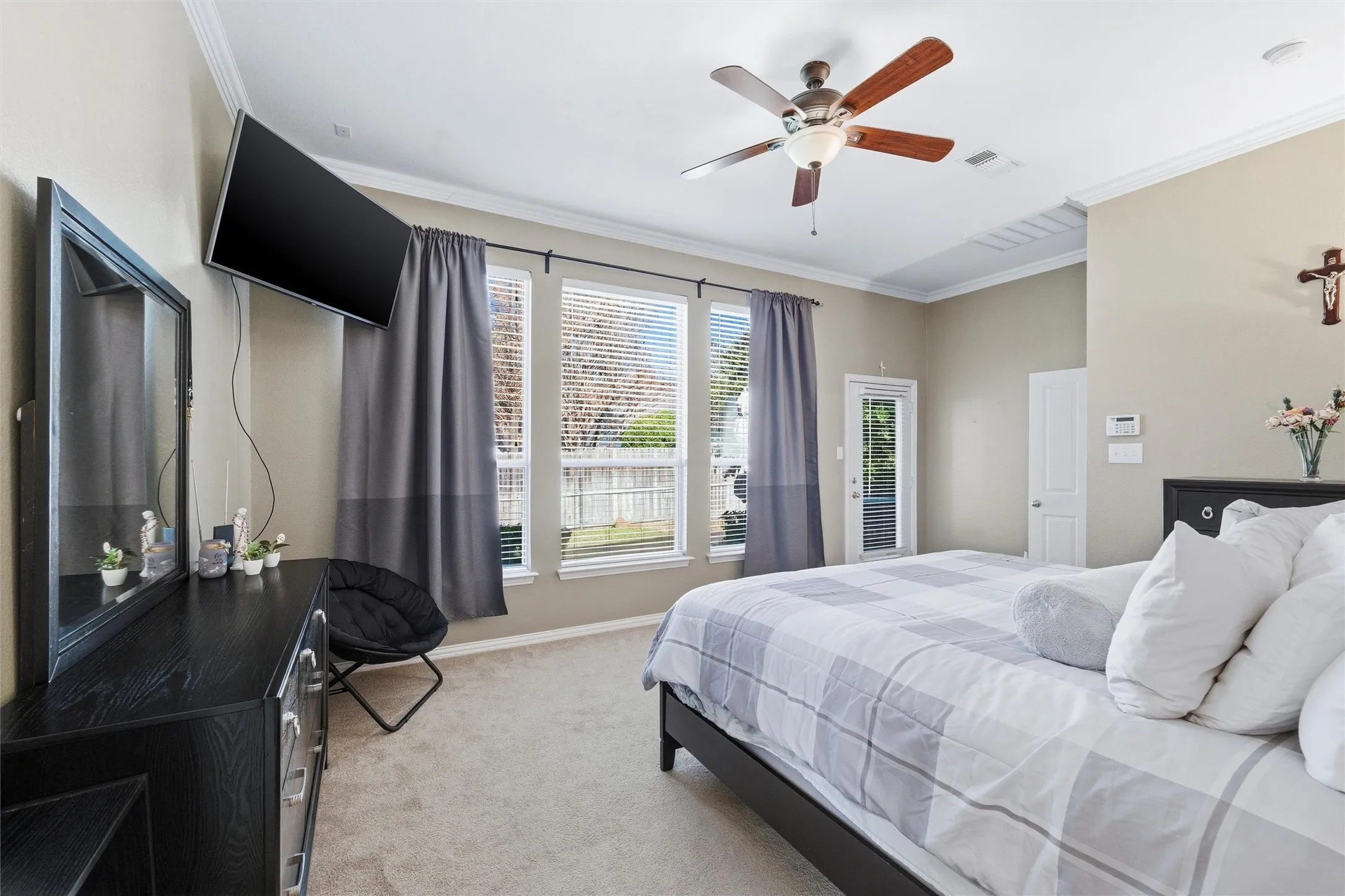 Single Family Residence For Sale in Tarrant County , 124 Myrtle Creek, Grapevine, Texas 76051, 3 Bedroom, 3 Bathroom, 2 Garage spaces, 3,047 Sqft, built in 2002, mls#21375989, Real Estate Agent in Grapevine, Homes For Sale in Tarrant county, Homes For Sale in Grapevine, Realtor in Grapevine Texas, Real Estate Brokerage Independent Realty Texas, Luminita Cordes Realtor