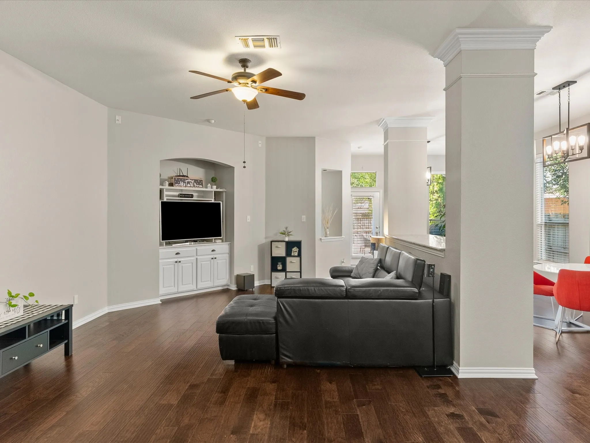 Single Family Residence For Sale in Tarrant County , 124 Myrtle Creek, Grapevine, Texas 76051, 3 Bedroom, 3 Bathroom, 2 Garage spaces, 3,047 Sqft, built in 2002, mls#21375989, Real Estate Agent in Grapevine, Homes For Sale in Tarrant county, Homes For Sale in Grapevine, Realtor in Grapevine Texas, Real Estate Brokerage Independent Realty Texas, Luminita Cordes Realtor