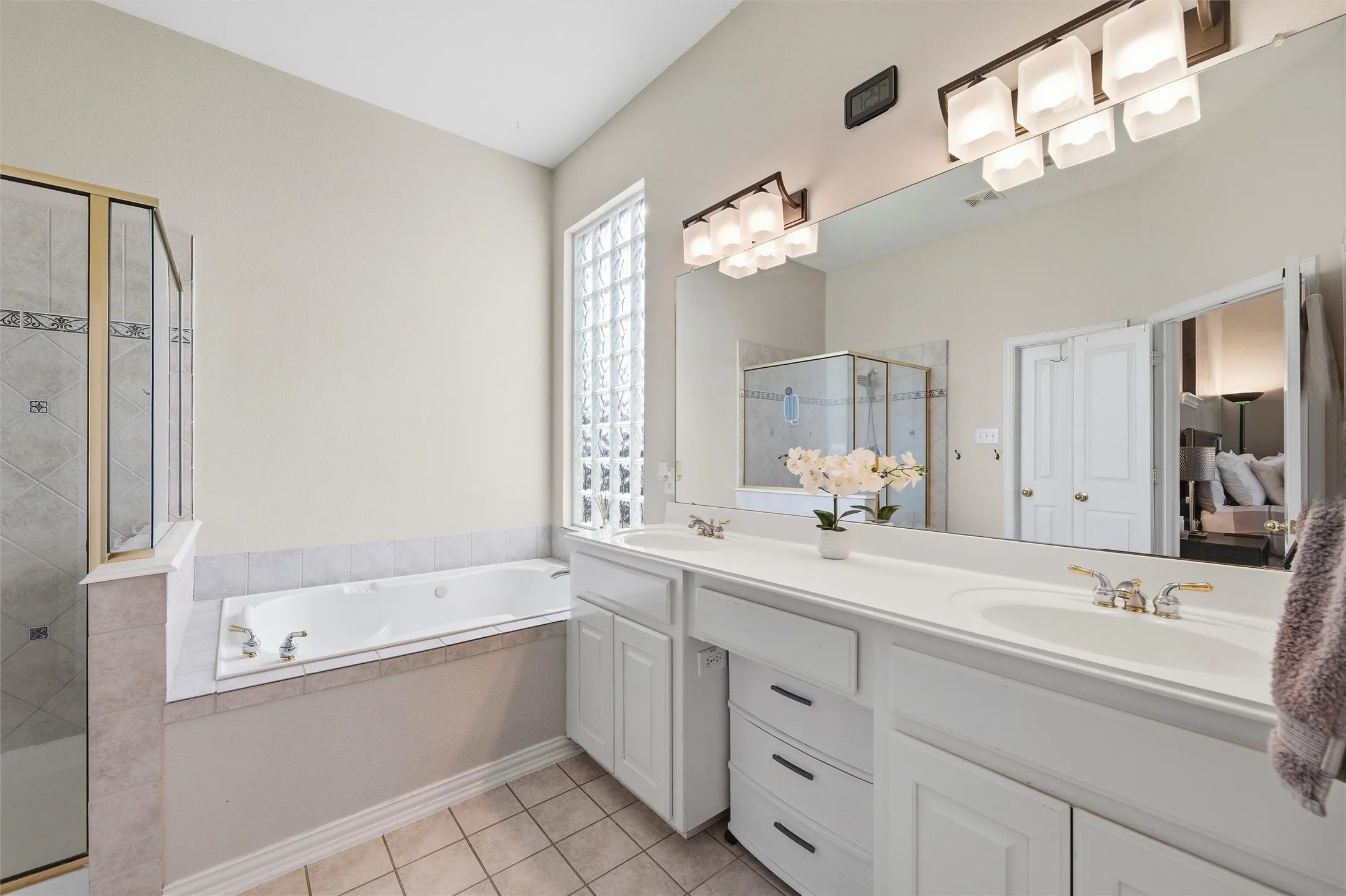 Single Family Residence For Sale in Tarrant County , 124 Myrtle Creek, Grapevine, Texas 76051, 3 Bedroom, 3 Bathroom, 2 Garage spaces, 3,047 Sqft, built in 2002, mls#21375989, Real Estate Agent in Grapevine, Homes For Sale in Tarrant county, Homes For Sale in Grapevine, Realtor in Grapevine Texas, Real Estate Brokerage Independent Realty Texas, Luminita Cordes Realtor