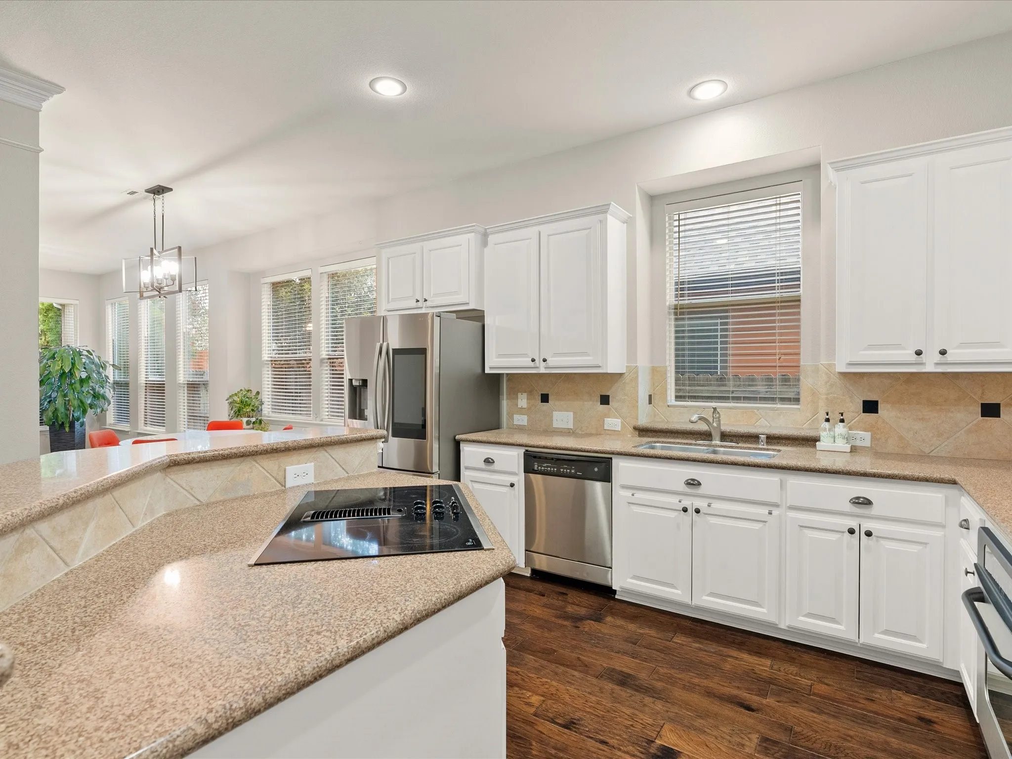 Single Family Residence For Sale in Tarrant County , 124 Myrtle Creek, Grapevine, Texas 76051, 3 Bedroom, 3 Bathroom, 2 Garage spaces, 3,047 Sqft, built in 2002, mls#21375989, Real Estate Agent in Grapevine, Homes For Sale in Tarrant county, Homes For Sale in Grapevine, Realtor in Grapevine Texas, Real Estate Brokerage Independent Realty Texas, Luminita Cordes Realtor