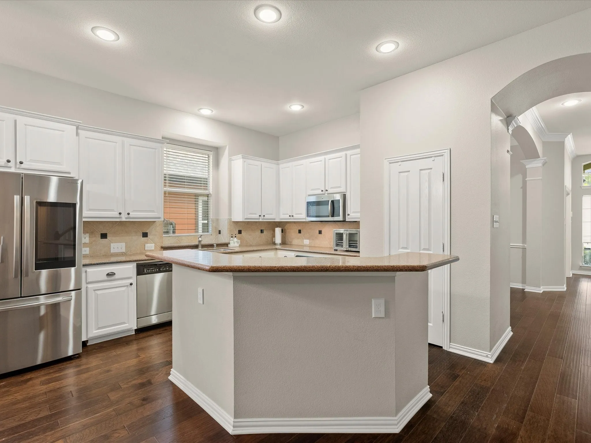 Single Family Residence For Sale in Tarrant County , 124 Myrtle Creek, Grapevine, Texas 76051, 3 Bedroom, 3 Bathroom, 2 Garage spaces, 3,047 Sqft, built in 2002, mls#21375989, Real Estate Agent in Grapevine, Homes For Sale in Tarrant county, Homes For Sale in Grapevine, Realtor in Grapevine Texas, Real Estate Brokerage Independent Realty Texas, Luminita Cordes Realtor