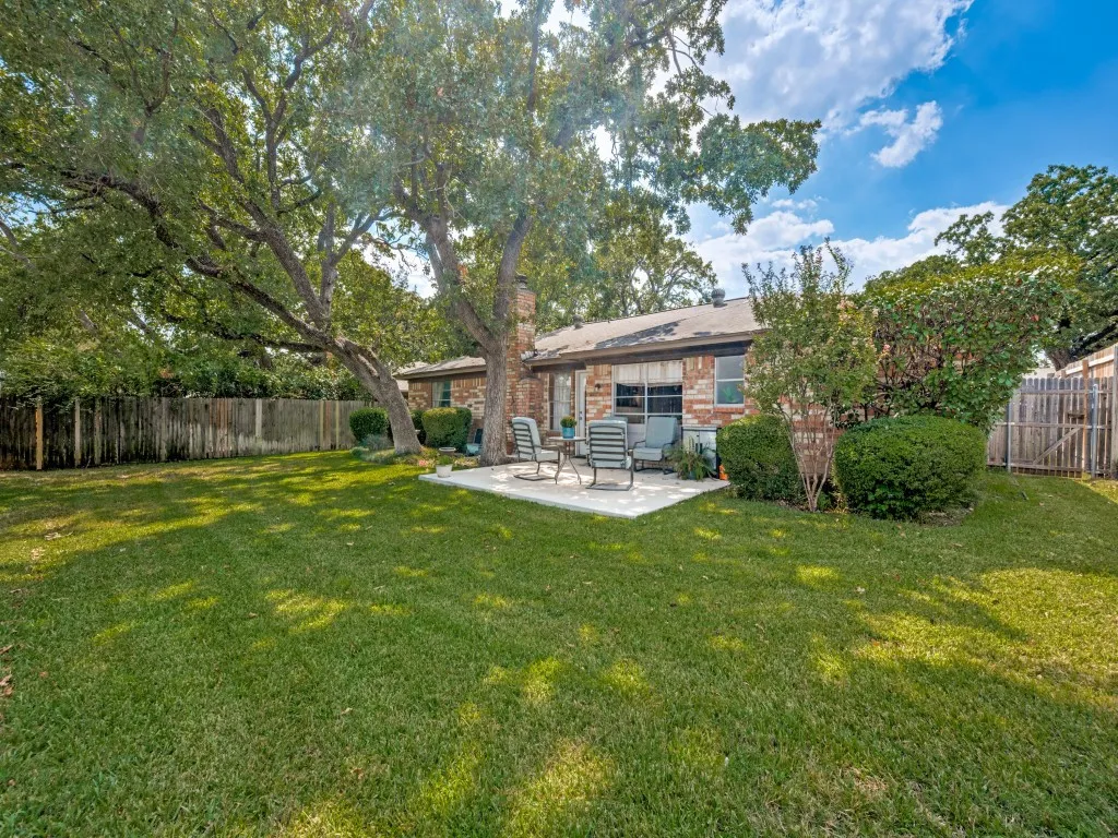 Single Family Residence For Sale in Tarrant County , 2728 Meadow Green, Bedford, Texas 76021, 4 Bedroom, 2 Bathroom, 2 Garage spaces, 1,754 Sqft, built in 1979, mls#21374977, Real Estate Agent in Bedford, Homes For Sale in Tarrant county, Homes For Sale in Bedford, Realtor in Bedford Texas, Real Estate Brokerage Independent Realty Texas, Luminita Cordes Realtor