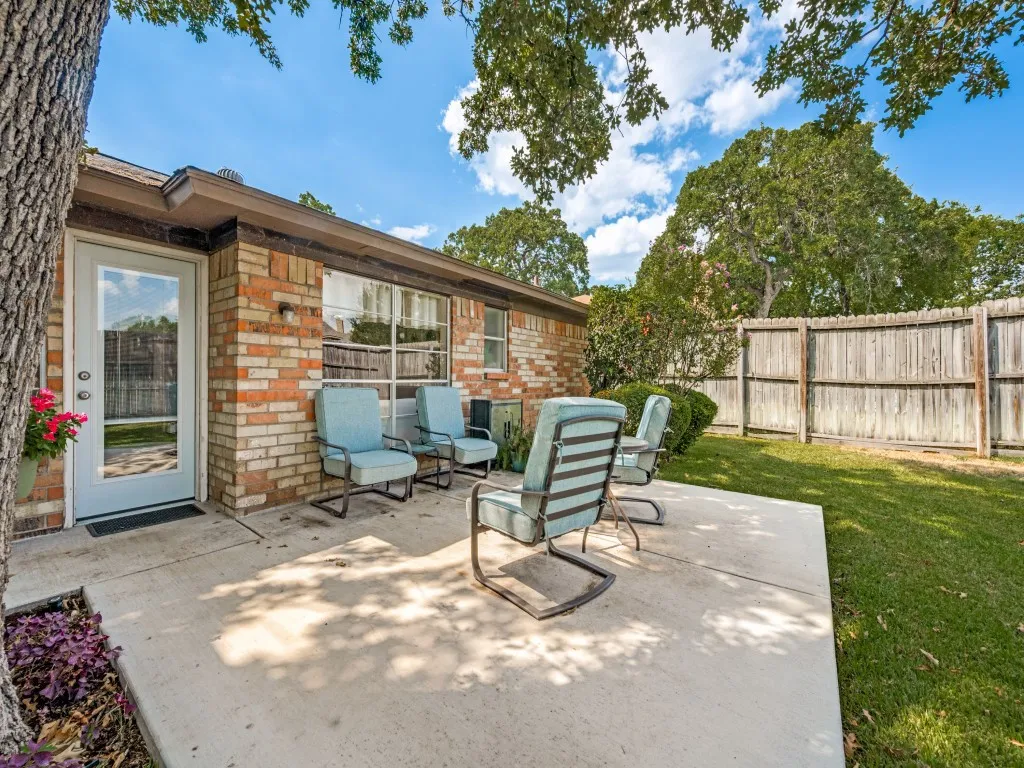 Single Family Residence For Sale in Tarrant County , 2728 Meadow Green, Bedford, Texas 76021, 4 Bedroom, 2 Bathroom, 2 Garage spaces, 1,754 Sqft, built in 1979, mls#21374977, Real Estate Agent in Bedford, Homes For Sale in Tarrant county, Homes For Sale in Bedford, Realtor in Bedford Texas, Real Estate Brokerage Independent Realty Texas, Luminita Cordes Realtor