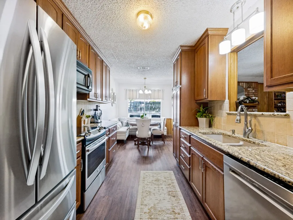 Single Family Residence For Sale in Tarrant County , 2728 Meadow Green, Bedford, Texas 76021, 4 Bedroom, 2 Bathroom, 2 Garage spaces, 1,754 Sqft, built in 1979, mls#21374977, Real Estate Agent in Bedford, Homes For Sale in Tarrant county, Homes For Sale in Bedford, Realtor in Bedford Texas, Real Estate Brokerage Independent Realty Texas, Luminita Cordes Realtor