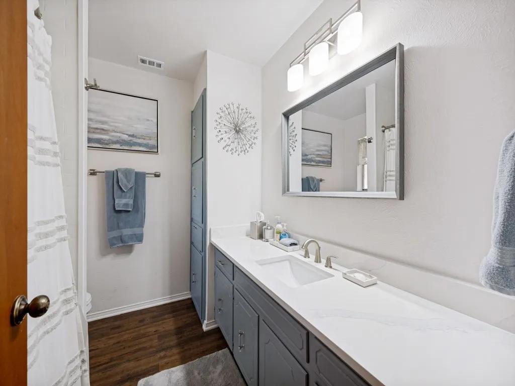 Single Family Residence For Sale in Tarrant County , 2728 Meadow Green, Bedford, Texas 76021, 4 Bedroom, 2 Bathroom, 2 Garage spaces, 1,754 Sqft, built in 1979, mls#21374977, Real Estate Agent in Bedford, Homes For Sale in Tarrant county, Homes For Sale in Bedford, Realtor in Bedford Texas, Real Estate Brokerage Independent Realty Texas, Luminita Cordes Realtor