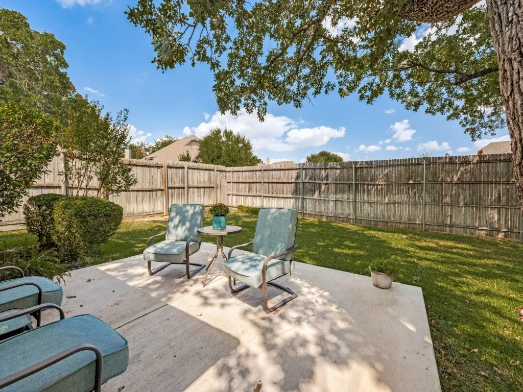 Single Family Residence For Sale in Tarrant County , 2728 Meadow Green, Bedford, Texas 76021, 4 Bedroom, 2 Bathroom, 2 Garage spaces, 1,754 Sqft, built in 1979, mls#21374977, Real Estate Agent in Bedford, Homes For Sale in Tarrant county, Homes For Sale in Bedford, Realtor in Bedford Texas, Real Estate Brokerage Independent Realty Texas, Luminita Cordes Realtor