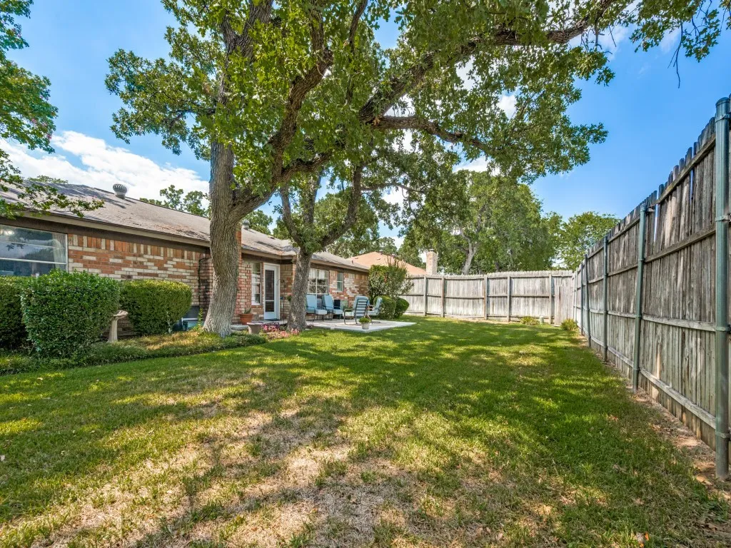 Single Family Residence For Sale in Tarrant County , 2728 Meadow Green, Bedford, Texas 76021, 4 Bedroom, 2 Bathroom, 2 Garage spaces, 1,754 Sqft, built in 1979, mls#21374977, Real Estate Agent in Bedford, Homes For Sale in Tarrant county, Homes For Sale in Bedford, Realtor in Bedford Texas, Real Estate Brokerage Independent Realty Texas, Luminita Cordes Realtor