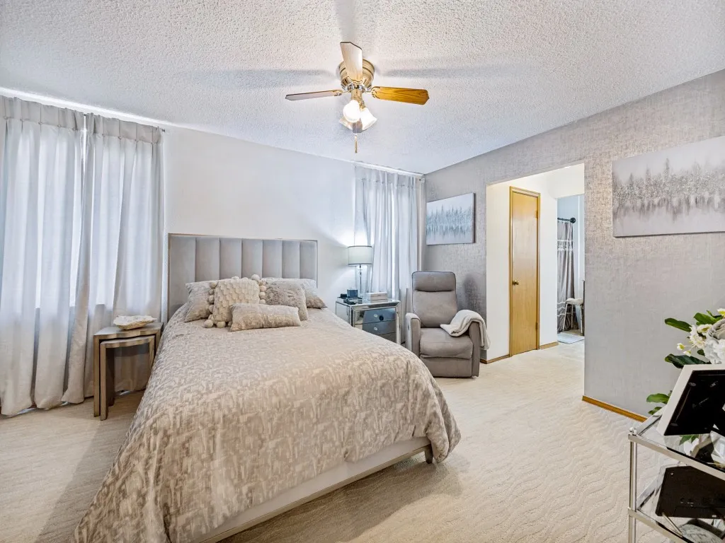Single Family Residence For Sale in Tarrant County , 2728 Meadow Green, Bedford, Texas 76021, 4 Bedroom, 2 Bathroom, 2 Garage spaces, 1,754 Sqft, built in 1979, mls#21374977, Real Estate Agent in Bedford, Homes For Sale in Tarrant county, Homes For Sale in Bedford, Realtor in Bedford Texas, Real Estate Brokerage Independent Realty Texas, Luminita Cordes Realtor
