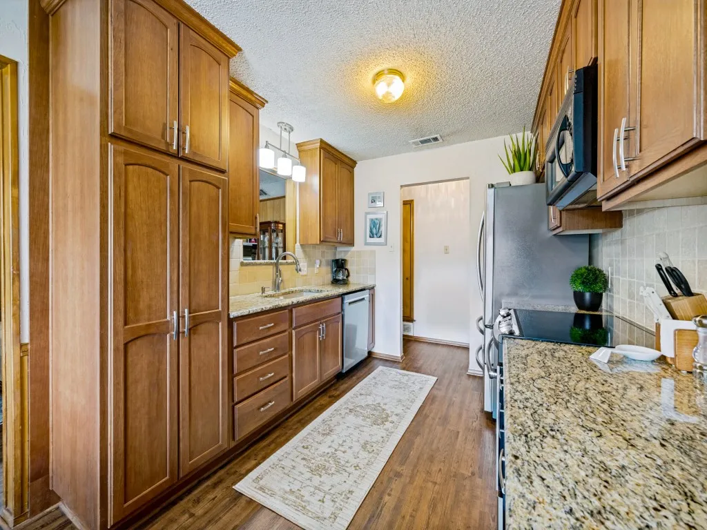 Single Family Residence For Sale in Tarrant County , 2728 Meadow Green, Bedford, Texas 76021, 4 Bedroom, 2 Bathroom, 2 Garage spaces, 1,754 Sqft, built in 1979, mls#21374977, Real Estate Agent in Bedford, Homes For Sale in Tarrant county, Homes For Sale in Bedford, Realtor in Bedford Texas, Real Estate Brokerage Independent Realty Texas, Luminita Cordes Realtor