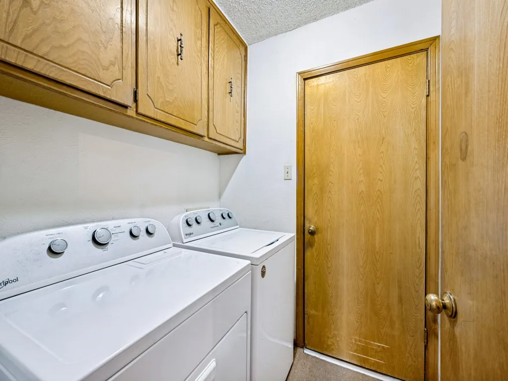 Single Family Residence For Sale in Tarrant County , 2728 Meadow Green, Bedford, Texas 76021, 4 Bedroom, 2 Bathroom, 2 Garage spaces, 1,754 Sqft, built in 1979, mls#21374977, Real Estate Agent in Bedford, Homes For Sale in Tarrant county, Homes For Sale in Bedford, Realtor in Bedford Texas, Real Estate Brokerage Independent Realty Texas, Luminita Cordes Realtor