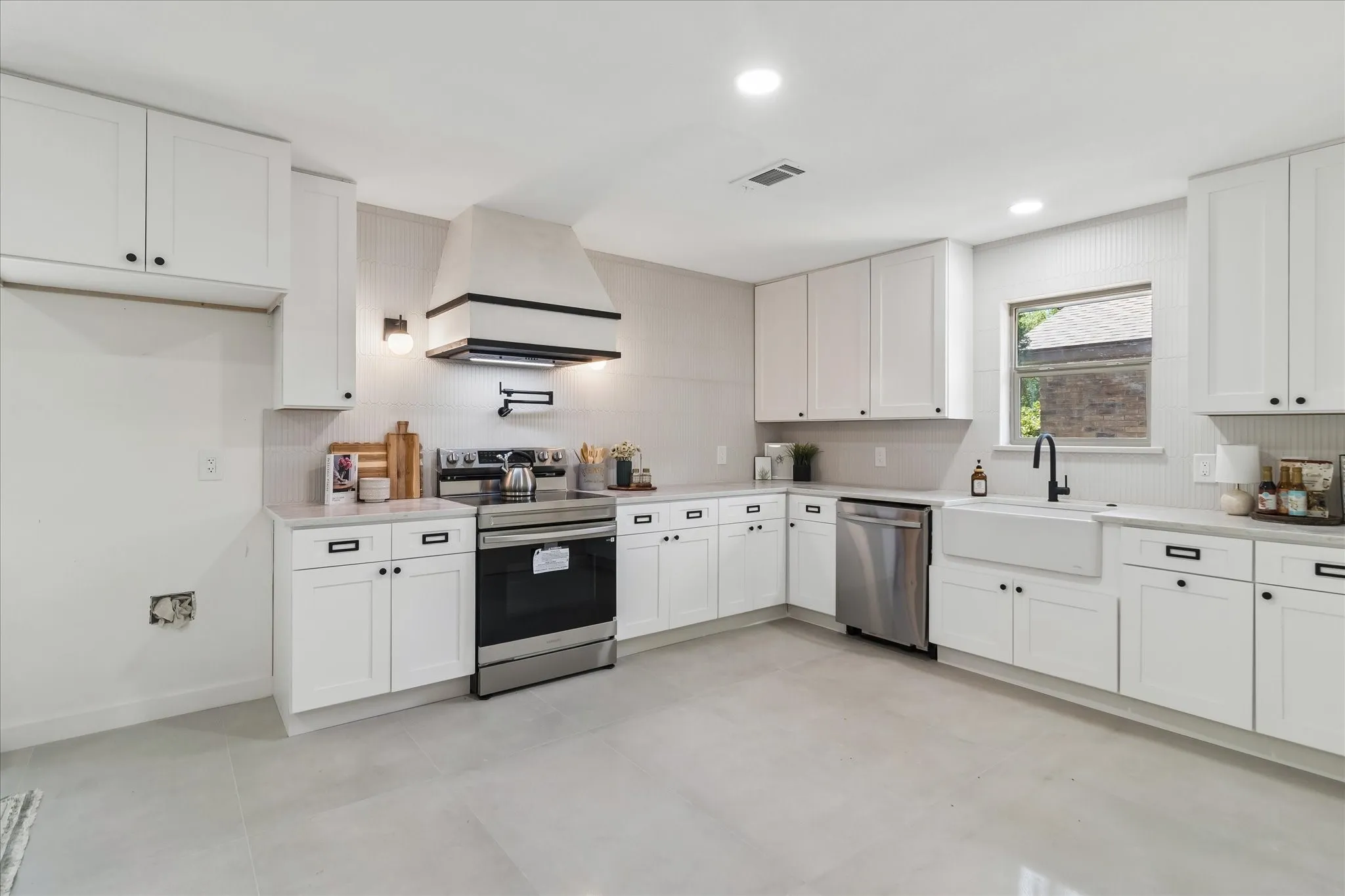 Single Family Residence For Sale in Collin County , 903 Emerson Drive, Allen, Texas 75002, 4 Bedroom, 3 Bathroom, Garage spaces, 2,200 Sqft, built in 1975, mls#21361526, Real Estate Agent in Allen, Homes For Sale in Collin county, Homes For Sale in Allen, Realtor in Allen Texas, Real Estate Brokerage Independent Realty Texas, Luminita Cordes Realtor