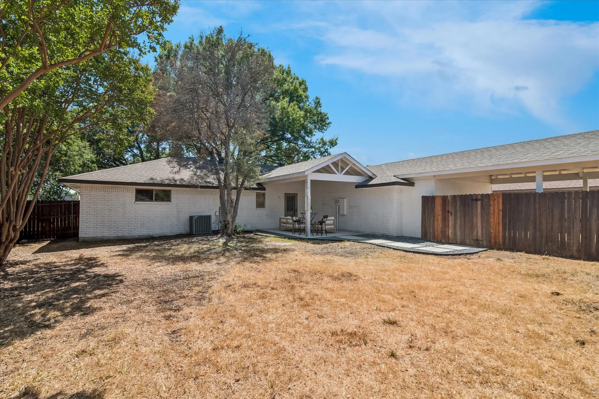 Single Family Residence For Sale in Collin County , 903 Emerson Drive, Allen, Texas 75002, 4 Bedroom, 3 Bathroom, Garage spaces, 2,200 Sqft, built in 1975, mls#21361526, Real Estate Agent in Allen, Homes For Sale in Collin county, Homes For Sale in Allen, Realtor in Allen Texas, Real Estate Brokerage Independent Realty Texas, Luminita Cordes Realtor