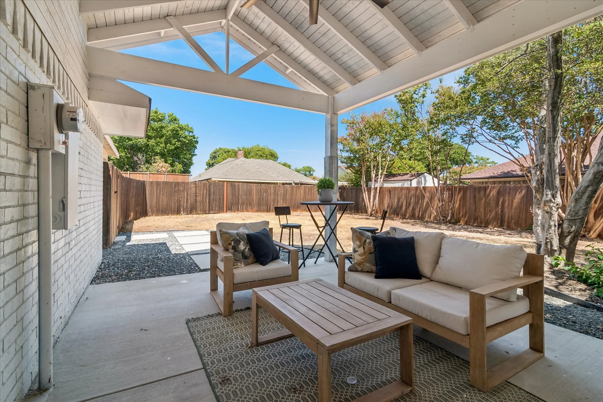Single Family Residence For Sale in Collin County , 903 Emerson Drive, Allen, Texas 75002, 4 Bedroom, 3 Bathroom, Garage spaces, 2,200 Sqft, built in 1975, mls#21361526, Real Estate Agent in Allen, Homes For Sale in Collin county, Homes For Sale in Allen, Realtor in Allen Texas, Real Estate Brokerage Independent Realty Texas, Luminita Cordes Realtor