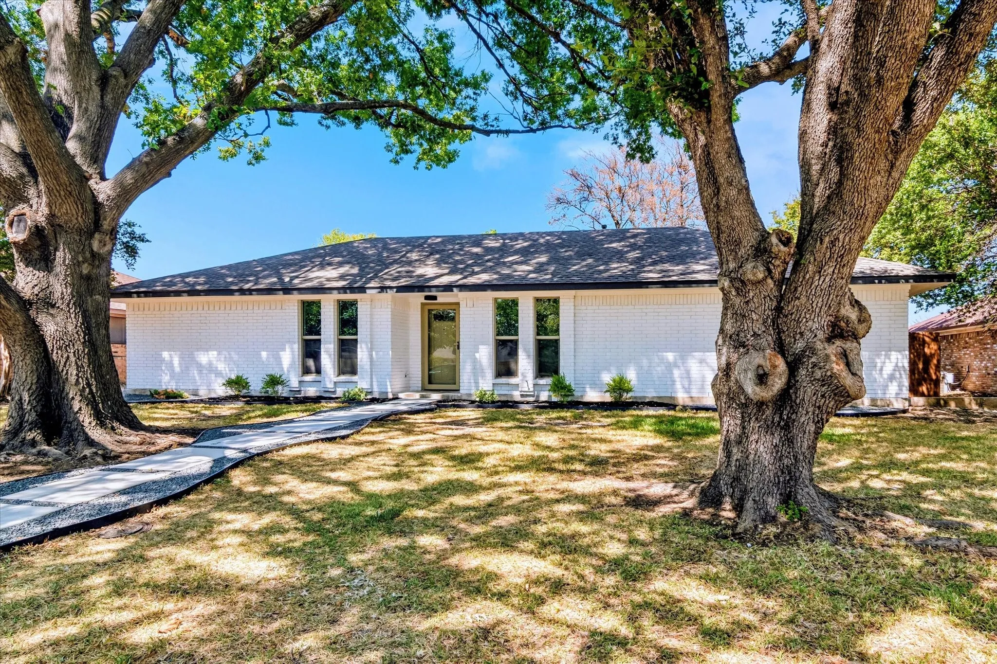 Single Family Residence For Sale in Collin County , 903 Emerson Drive, Allen, Texas 75002, 4 Bedroom, 3 Bathroom, Garage spaces, 2,200 Sqft, built in 1975, mls#21361526, Real Estate Agent in Allen, Homes For Sale in Collin county, Homes For Sale in Allen, Realtor in Allen Texas, Real Estate Brokerage Independent Realty Texas, Luminita Cordes Realtor