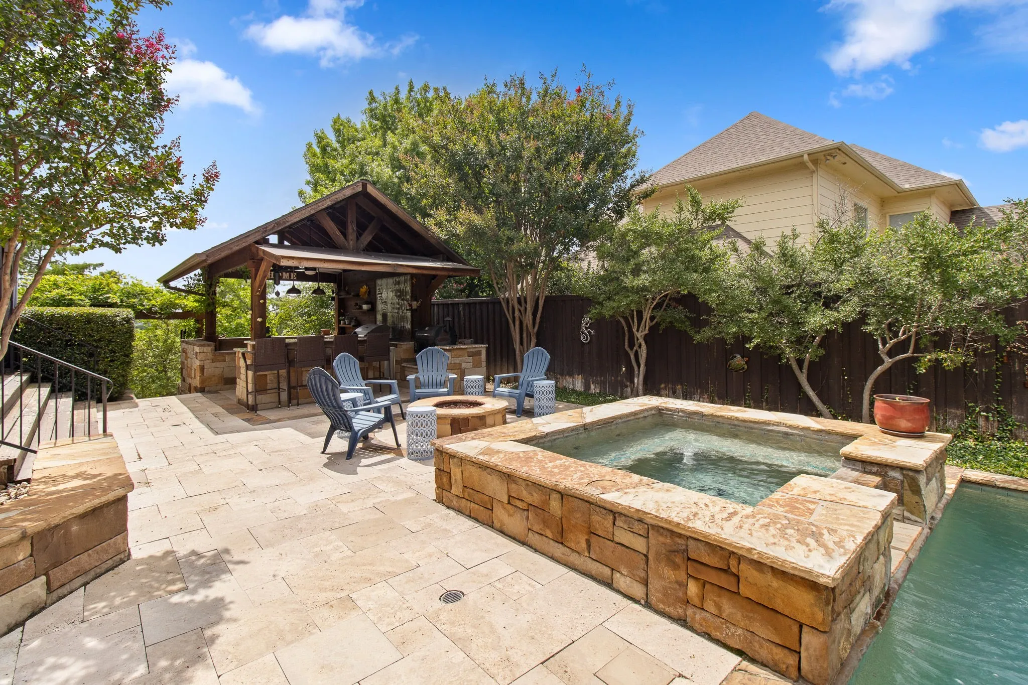 Single Family Residence For Rent in Tarrant County , 905 Crowley Road, Arlington, Texas 76012, 3 Bedroom, 4 Bathroom, 2 Garage spaces, 2,794 Sqft, built in 1974, mls#21376314, Real Estate Agent in Arlington, Homes For Rent in Tarrant county, Homes For Rent in Arlington, Realtor in Arlington Texas, Real Estate Brokerage Independent Realty Texas, Luminita Cordes Realtor