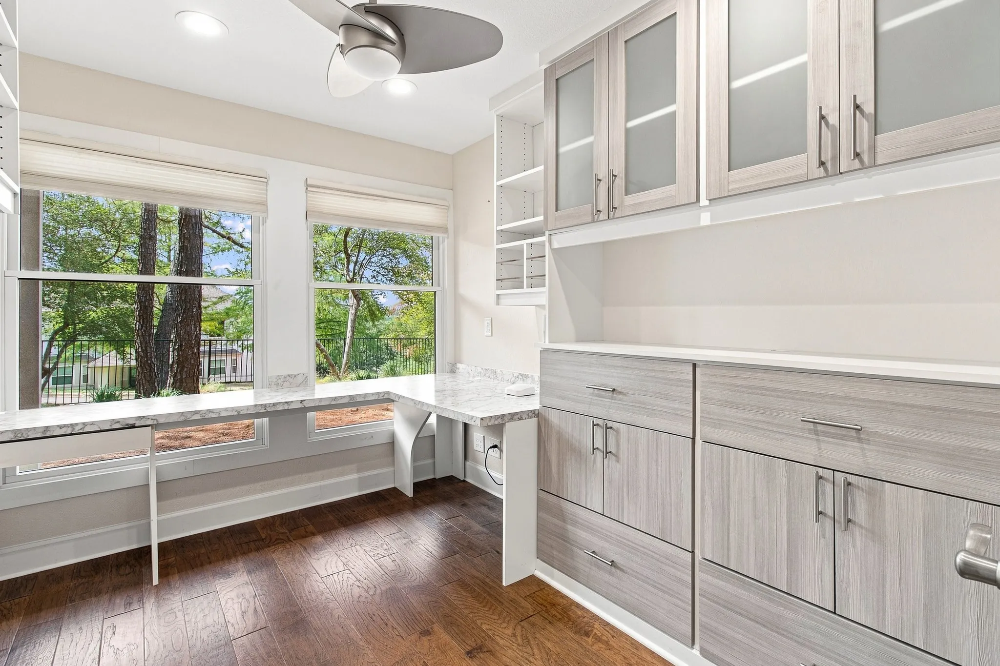 Single Family Residence For Rent in Tarrant County , 905 Crowley Road, Arlington, Texas 76012, 3 Bedroom, 4 Bathroom, 2 Garage spaces, 2,794 Sqft, built in 1974, mls#21376314, Real Estate Agent in Arlington, Homes For Rent in Tarrant county, Homes For Rent in Arlington, Realtor in Arlington Texas, Real Estate Brokerage Independent Realty Texas, Luminita Cordes Realtor