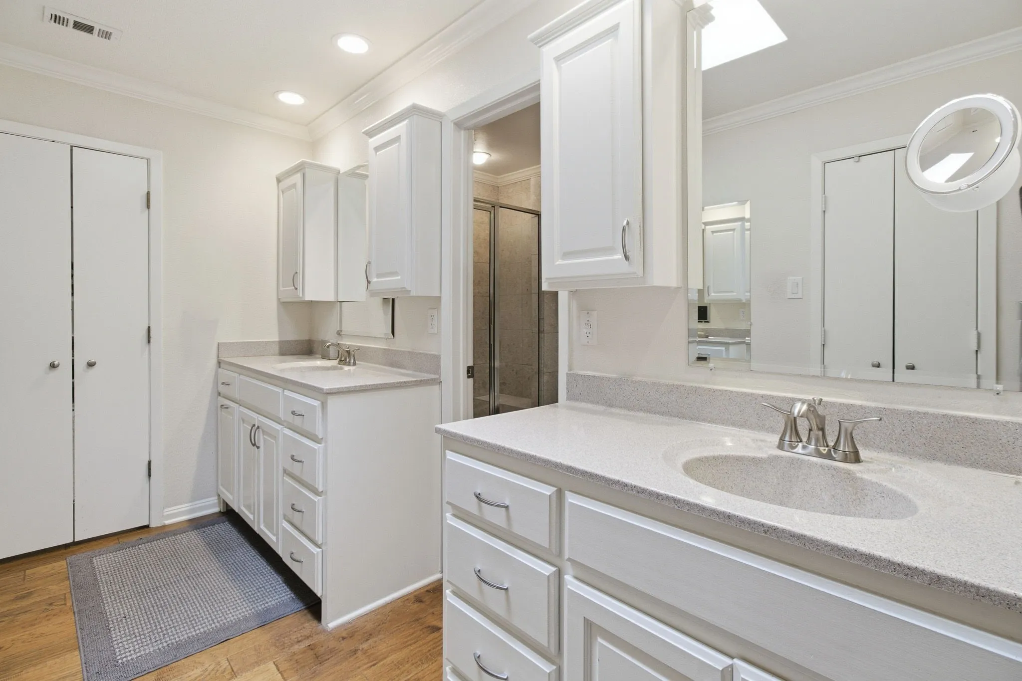 Single Family Residence For Rent in Tarrant County , 905 Crowley Road, Arlington, Texas 76012, 3 Bedroom, 4 Bathroom, 2 Garage spaces, 2,794 Sqft, built in 1974, mls#21376314, Real Estate Agent in Arlington, Homes For Rent in Tarrant county, Homes For Rent in Arlington, Realtor in Arlington Texas, Real Estate Brokerage Independent Realty Texas, Luminita Cordes Realtor