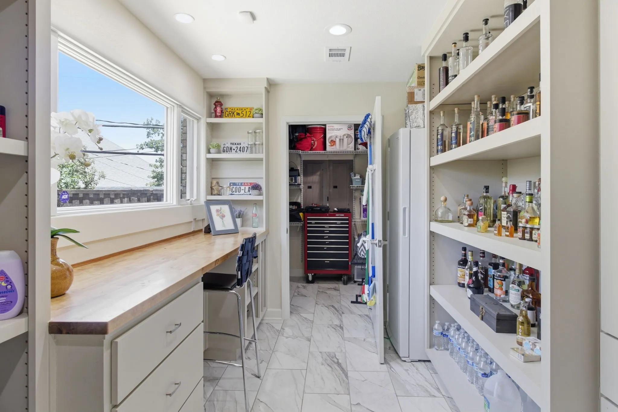 Single Family Residence For Rent in Tarrant County , 905 Crowley Road, Arlington, Texas 76012, 3 Bedroom, 4 Bathroom, 2 Garage spaces, 2,794 Sqft, built in 1974, mls#21376314, Real Estate Agent in Arlington, Homes For Rent in Tarrant county, Homes For Rent in Arlington, Realtor in Arlington Texas, Real Estate Brokerage Independent Realty Texas, Luminita Cordes Realtor