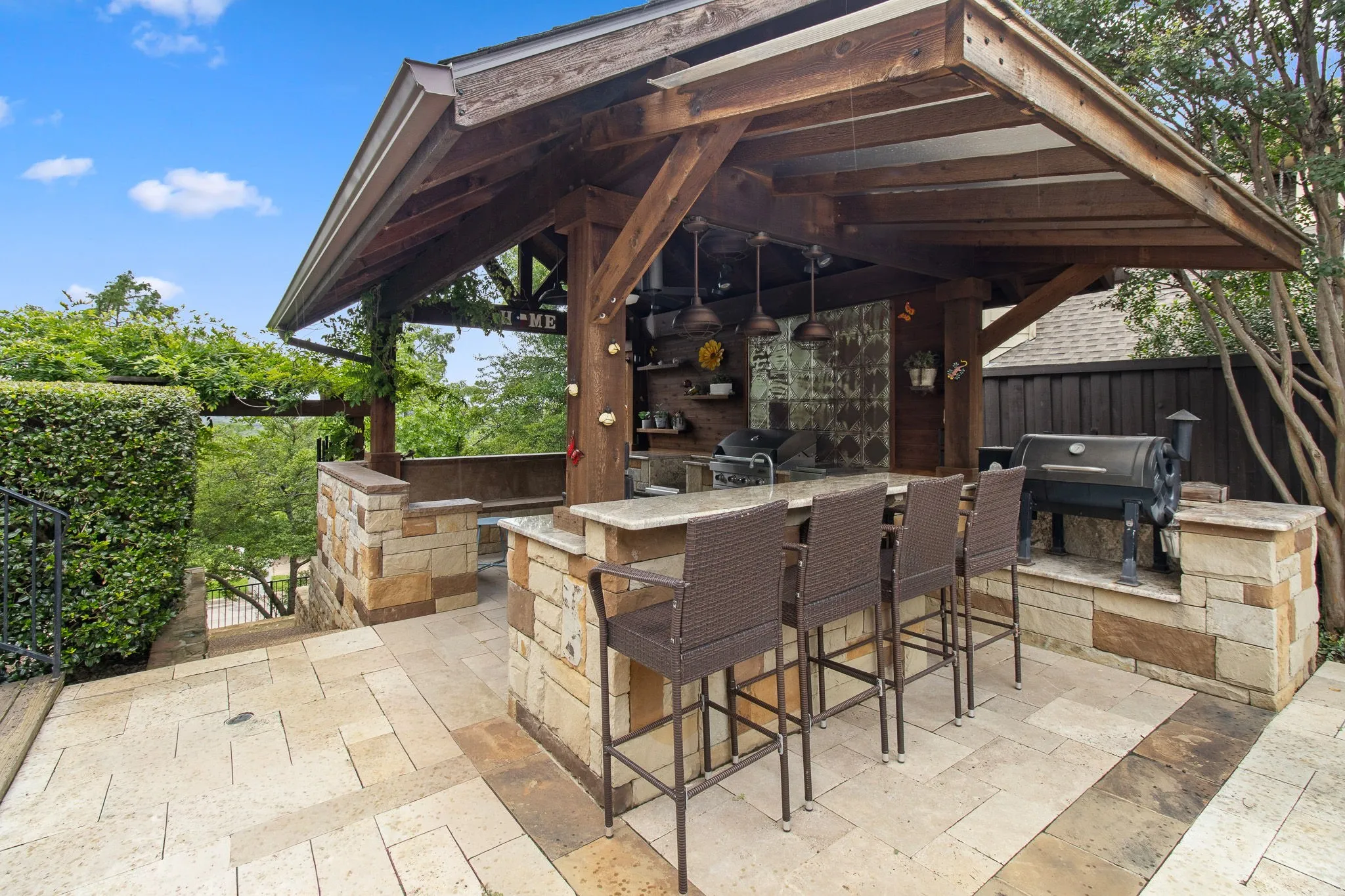 Single Family Residence For Rent in Tarrant County , 905 Crowley Road, Arlington, Texas 76012, 3 Bedroom, 4 Bathroom, 2 Garage spaces, 2,794 Sqft, built in 1974, mls#21376314, Real Estate Agent in Arlington, Homes For Rent in Tarrant county, Homes For Rent in Arlington, Realtor in Arlington Texas, Real Estate Brokerage Independent Realty Texas, Luminita Cordes Realtor