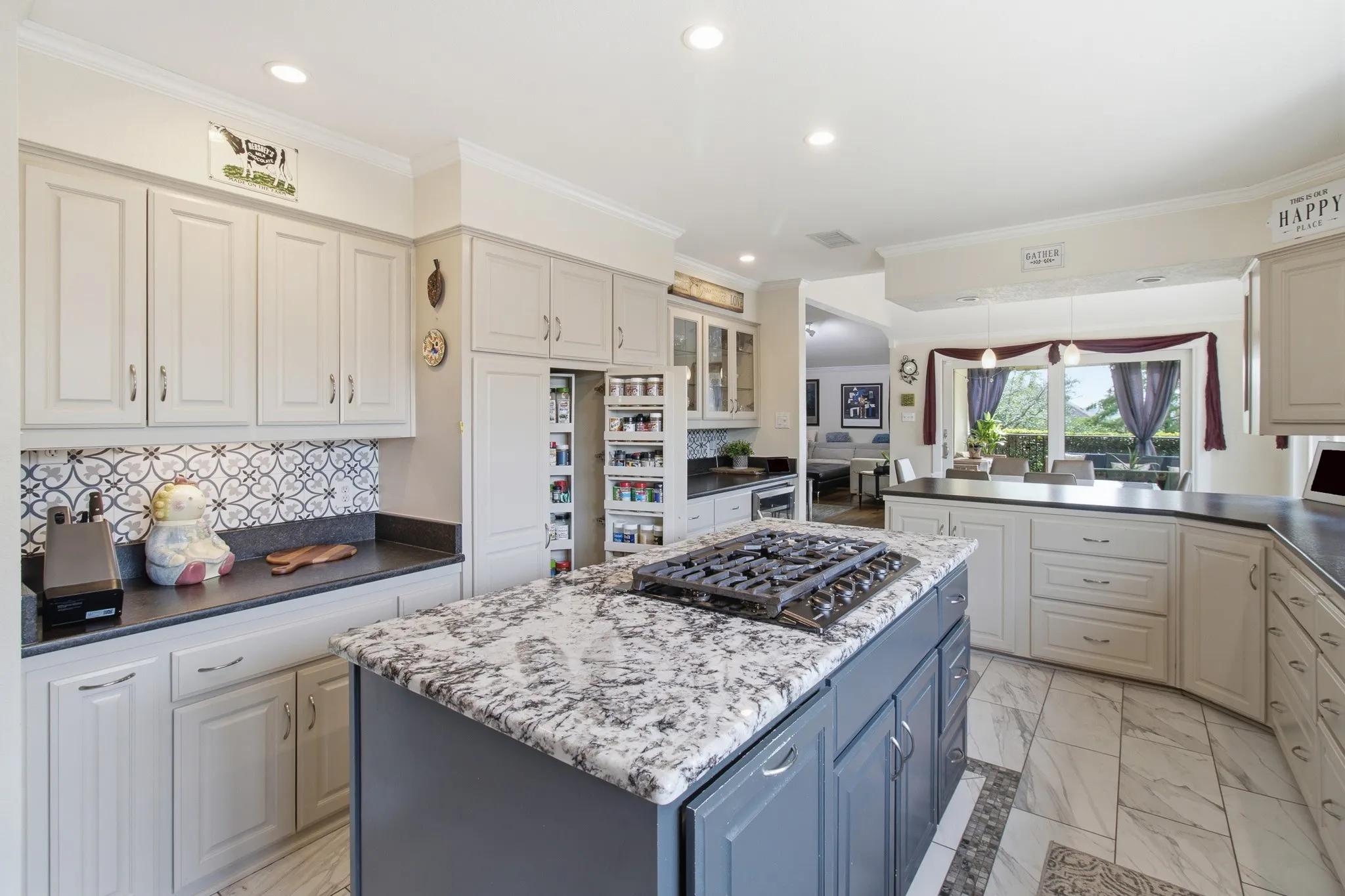 Single Family Residence For Rent in Tarrant County , 905 Crowley Road, Arlington, Texas 76012, 3 Bedroom, 4 Bathroom, 2 Garage spaces, 2,794 Sqft, built in 1974, mls#21376314, Real Estate Agent in Arlington, Homes For Rent in Tarrant county, Homes For Rent in Arlington, Realtor in Arlington Texas, Real Estate Brokerage Independent Realty Texas, Luminita Cordes Realtor